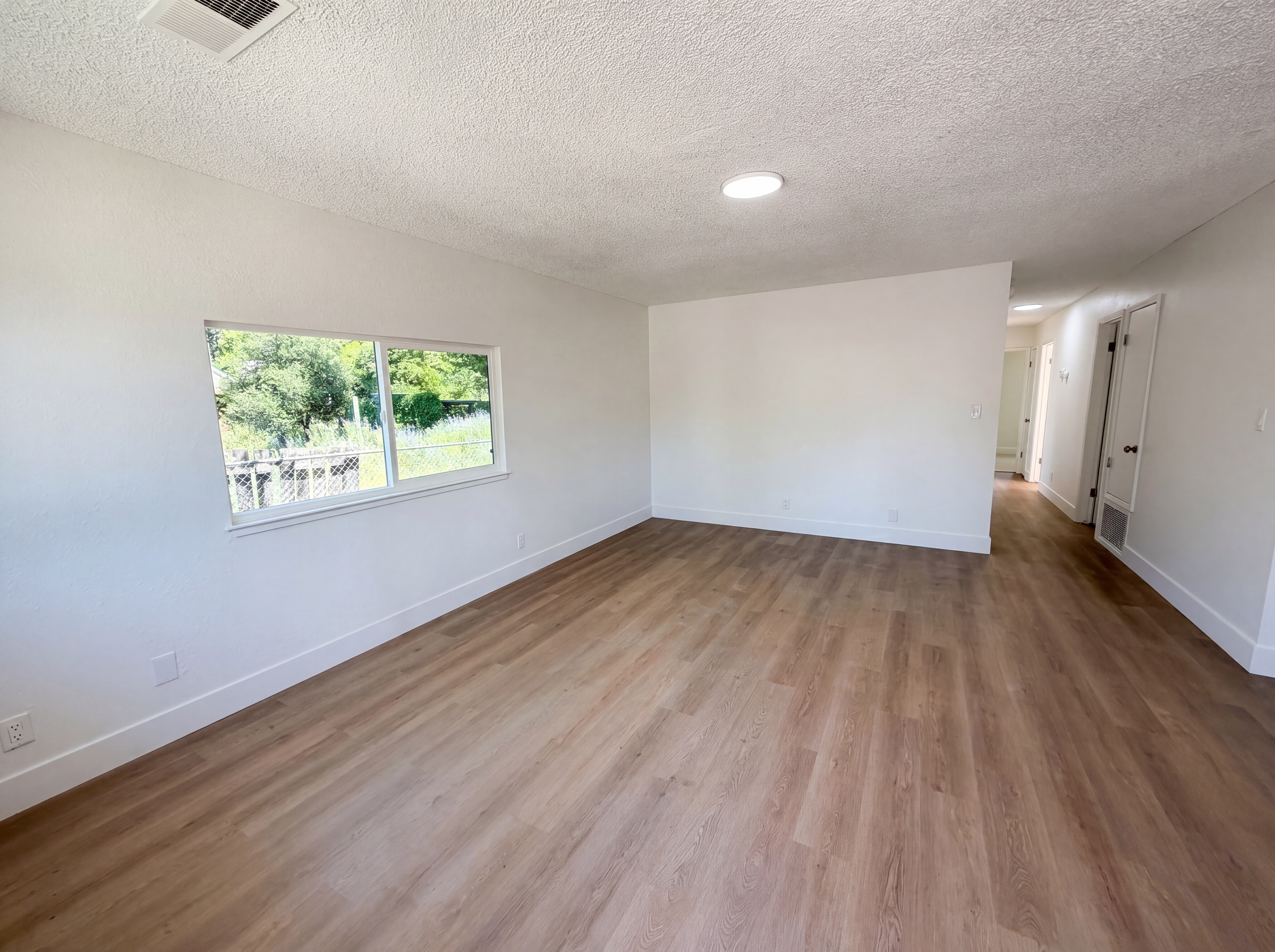 Photo 3 of 28 of 140 S Starr St, Lakeport, CA