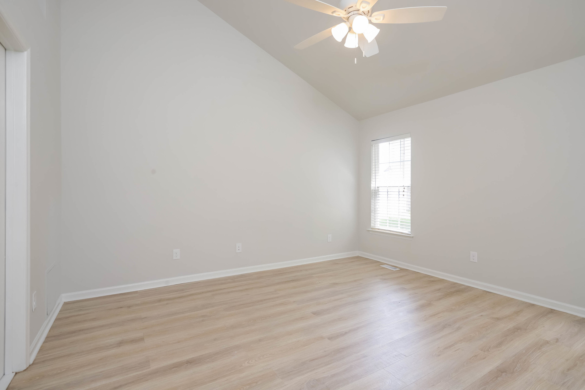 Photo 5 of 22 of 503 Plateau Dr, Greenville, NC