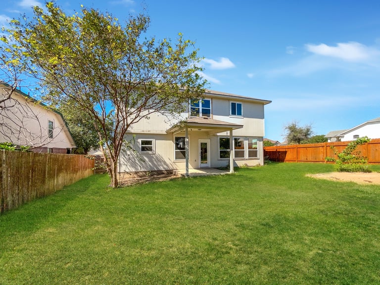 Photo 16 of 18 - 17309 Orwell Ln, Round Rock, TX 78664