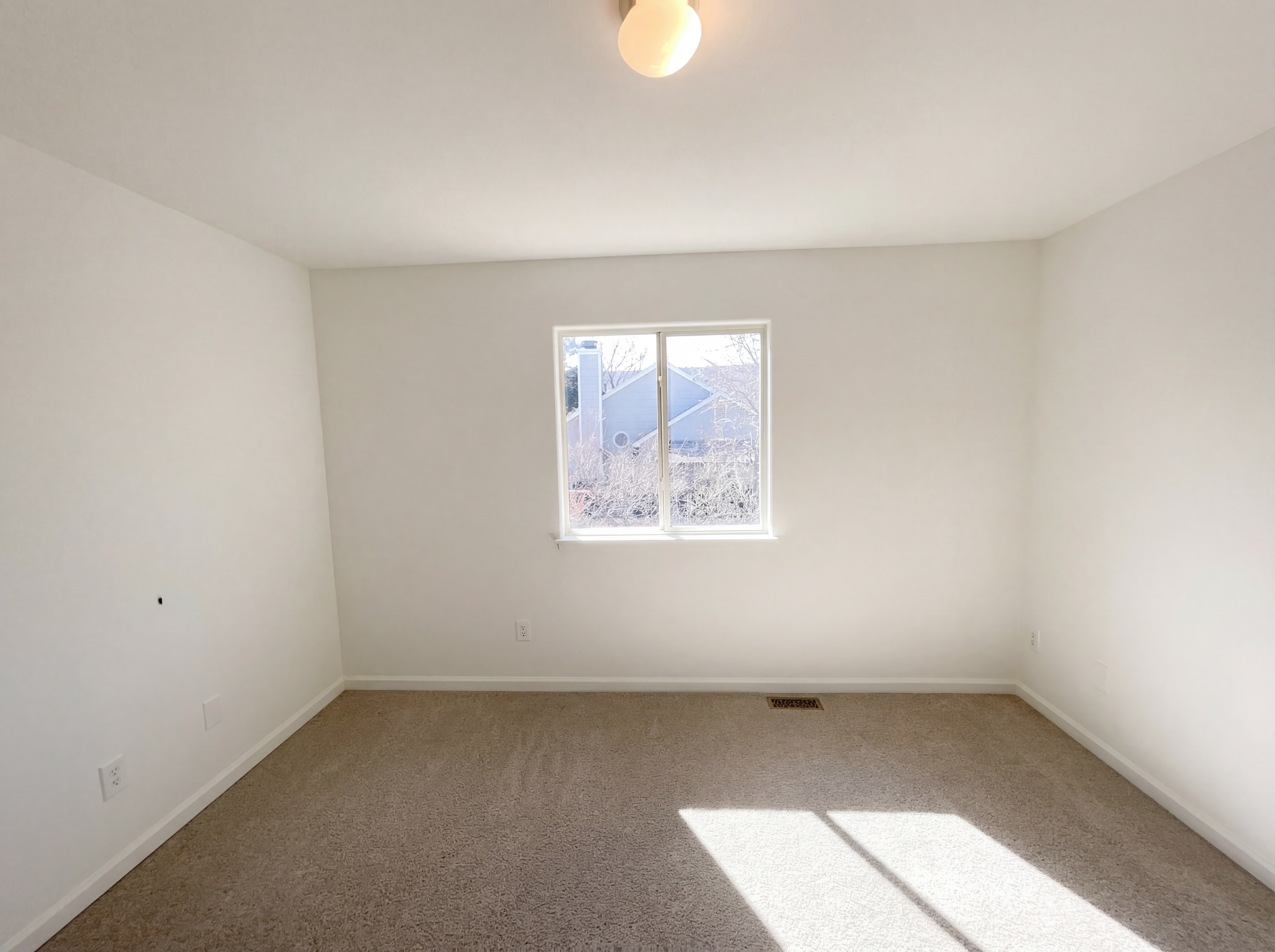 Photo 4 of 27 of 9686 Fairwood St, Littleton, CO
