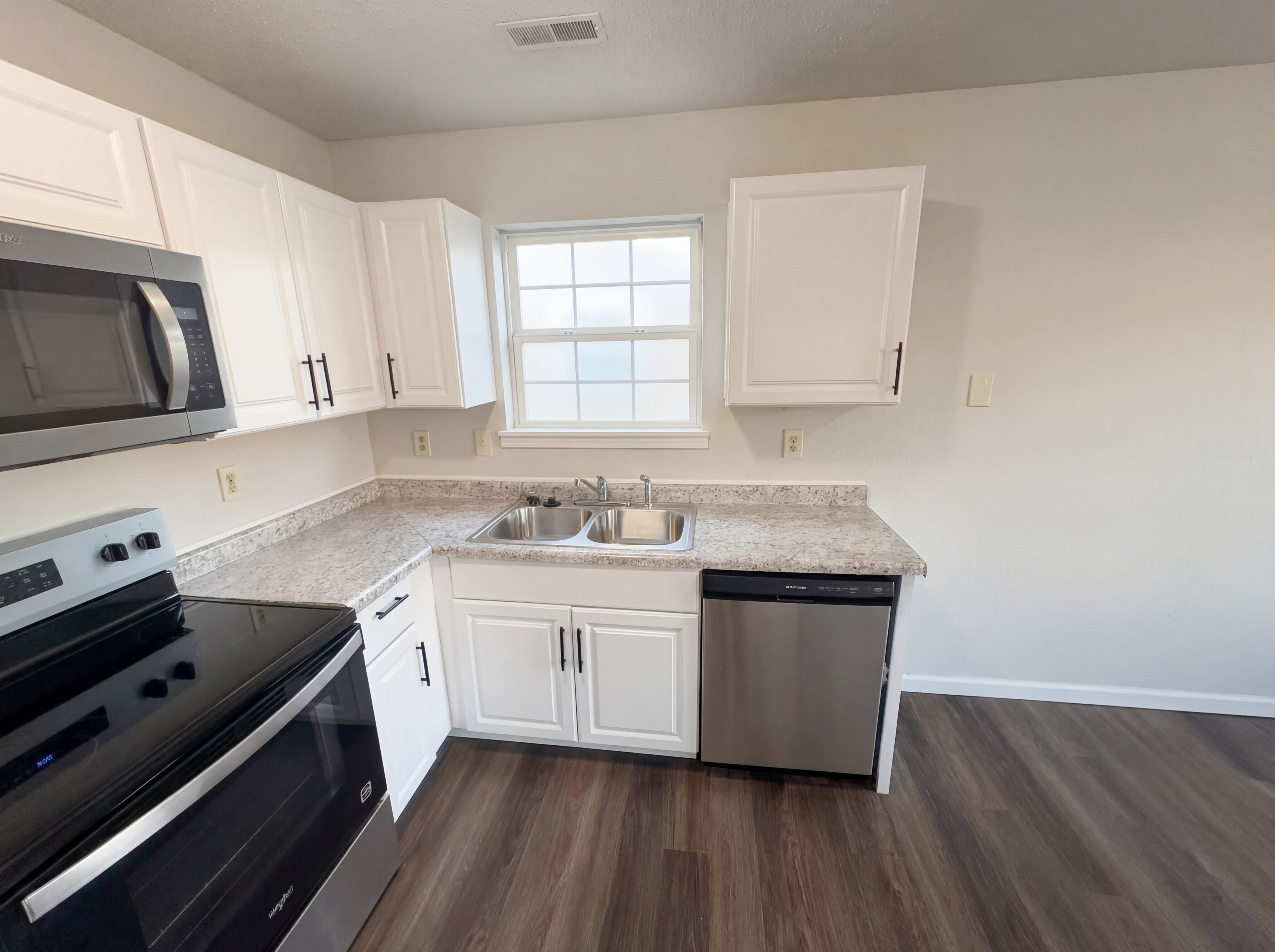 Photo 11 of 20 of 6654 Hazelhatch Dr, Indianapolis, IN