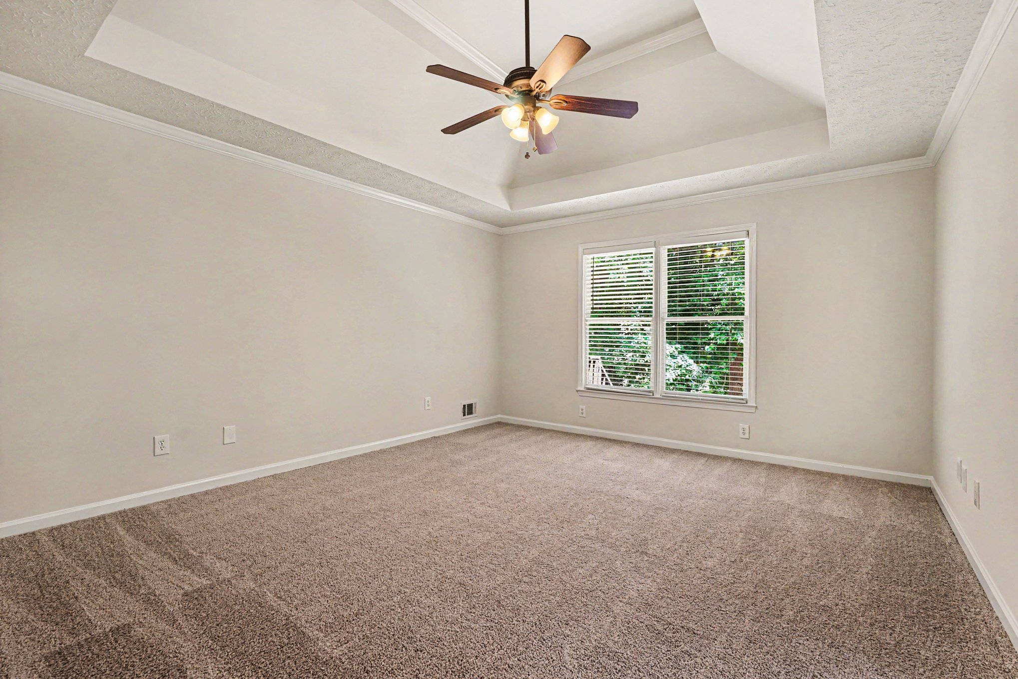 Photo 4 of 25 of 977 Sunny Glenn Ct, Lawrenceville, GA