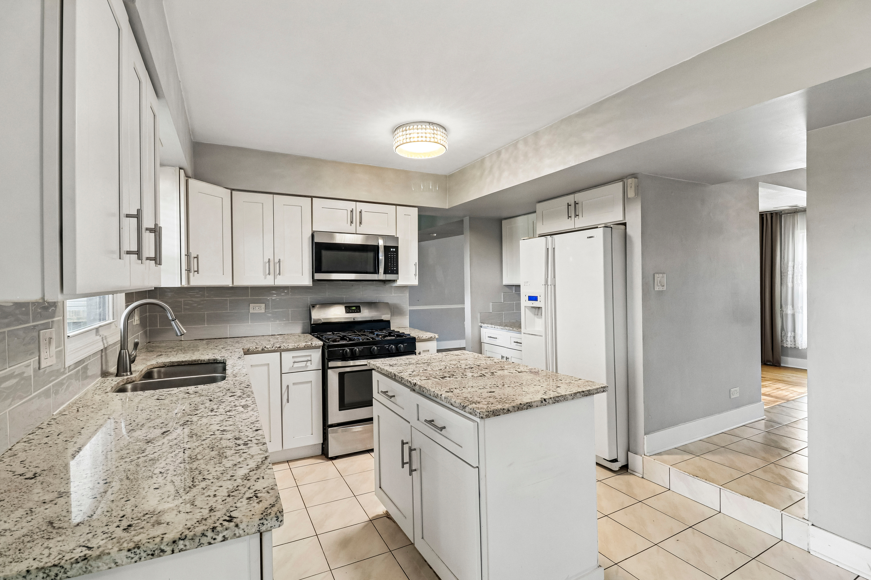 Photo 13 of 39 of 702 Buffalo Cir, Carol Stream, IL