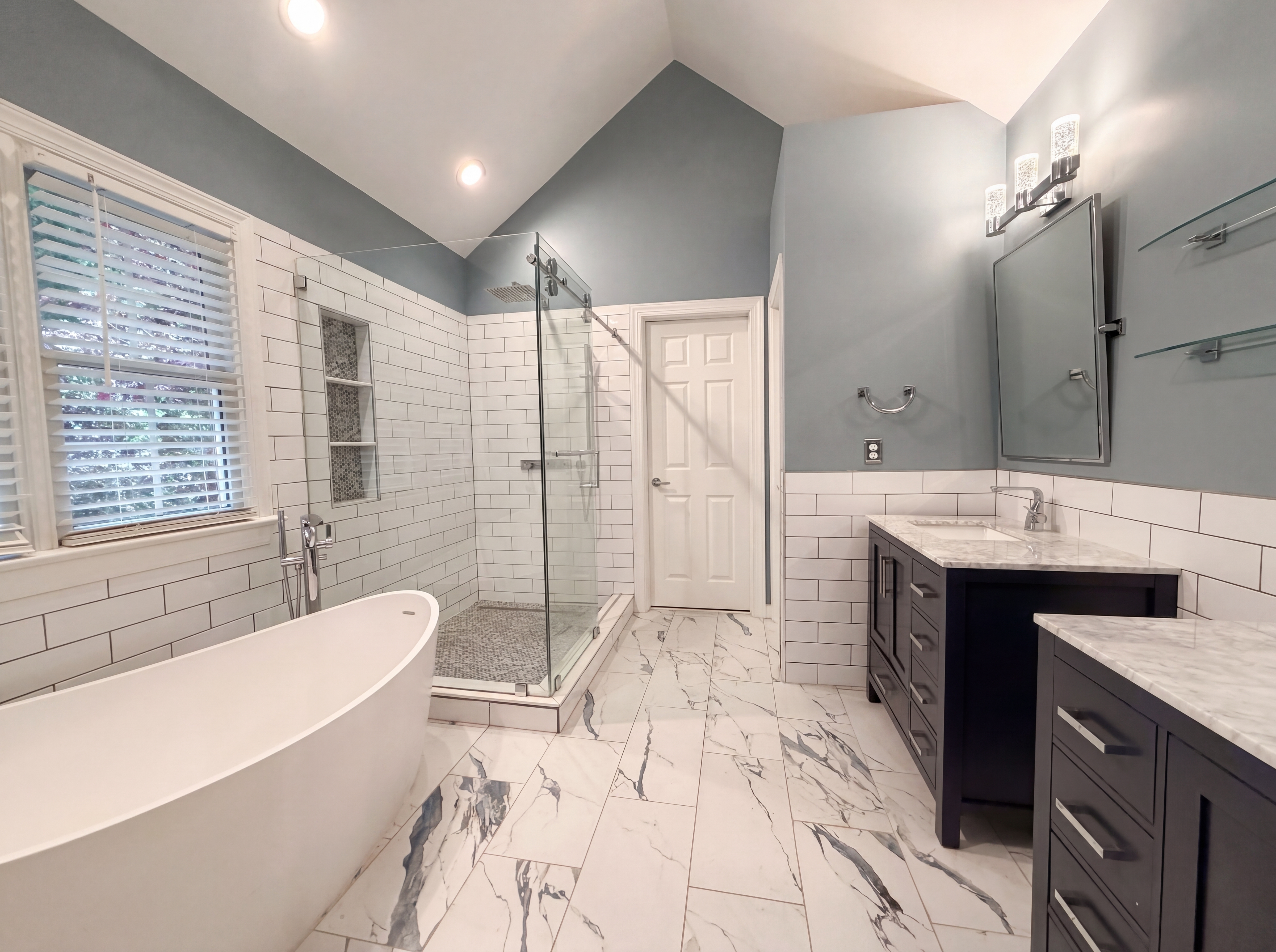Photo 12 of 18 of 12341 Willingdon Rd, Huntersville, NC