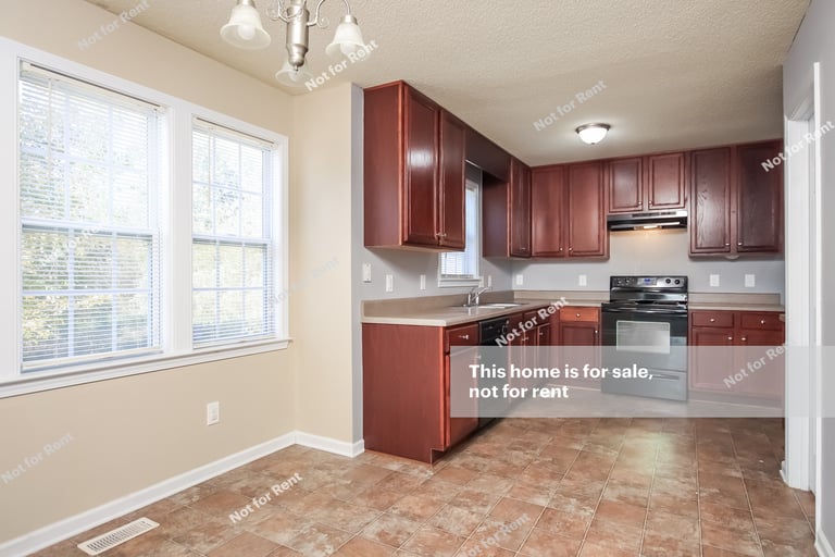 Photo 6 of 24 - 4 Stratus Ln, Clayton, NC 27520