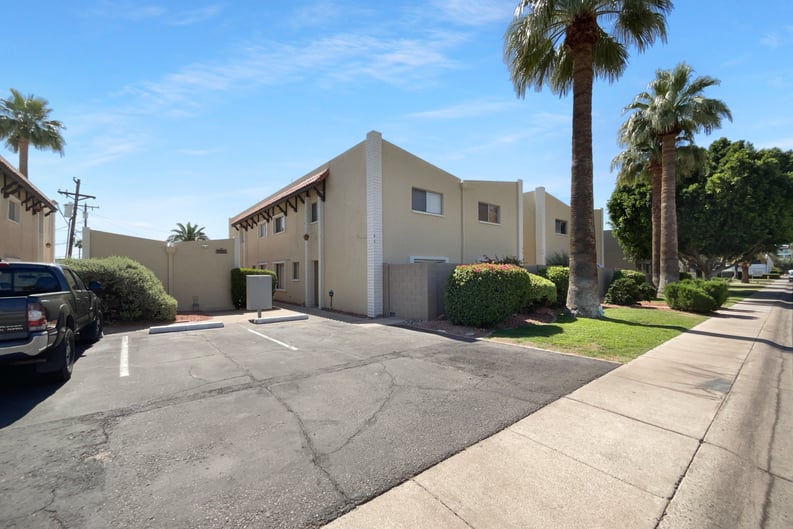 Property photo 1 of 4925 N 73rd St Apt 4