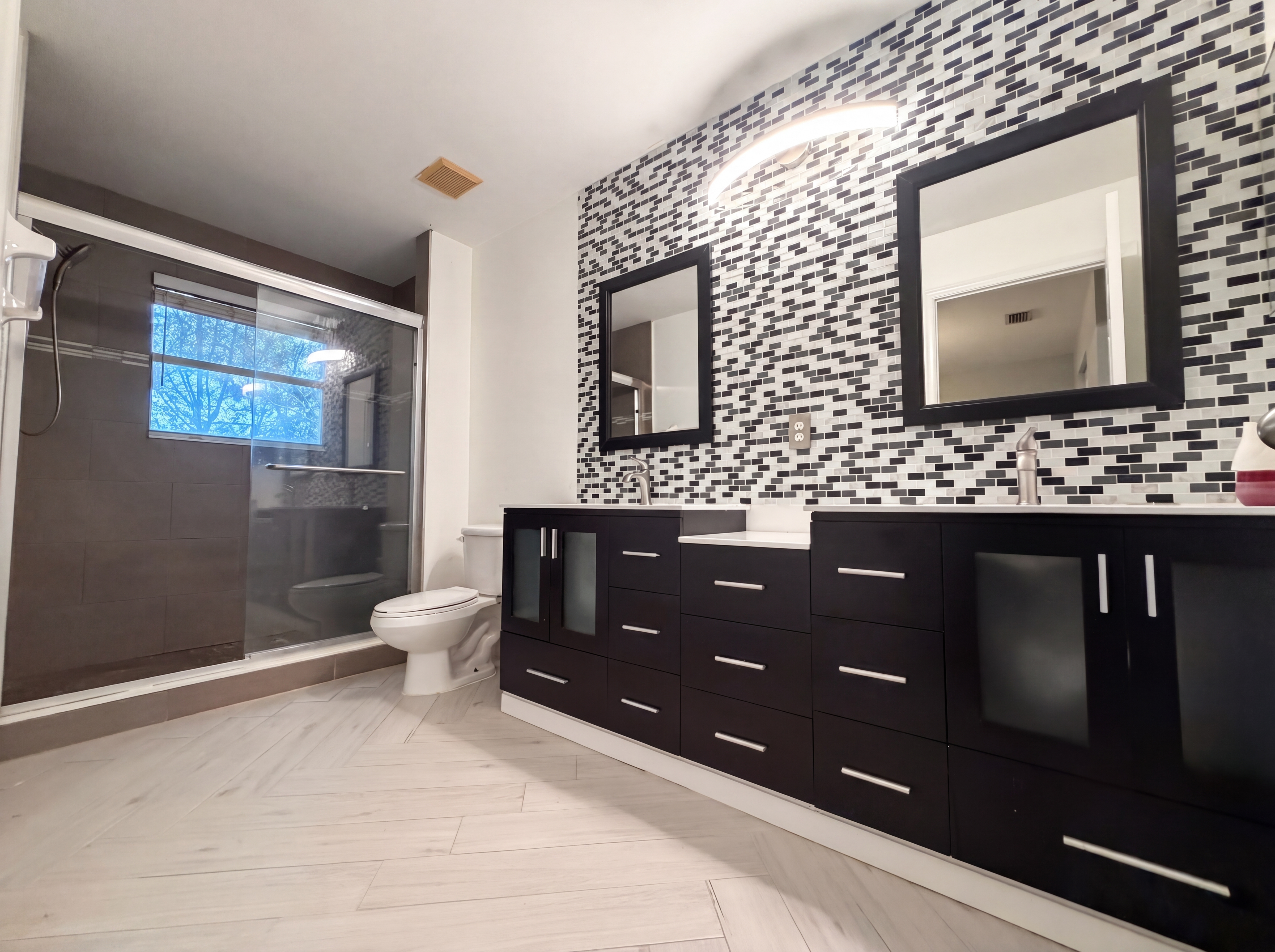 Photo 13 of 22 of 917 Imperial Lake Rd, West Palm Beach, FL