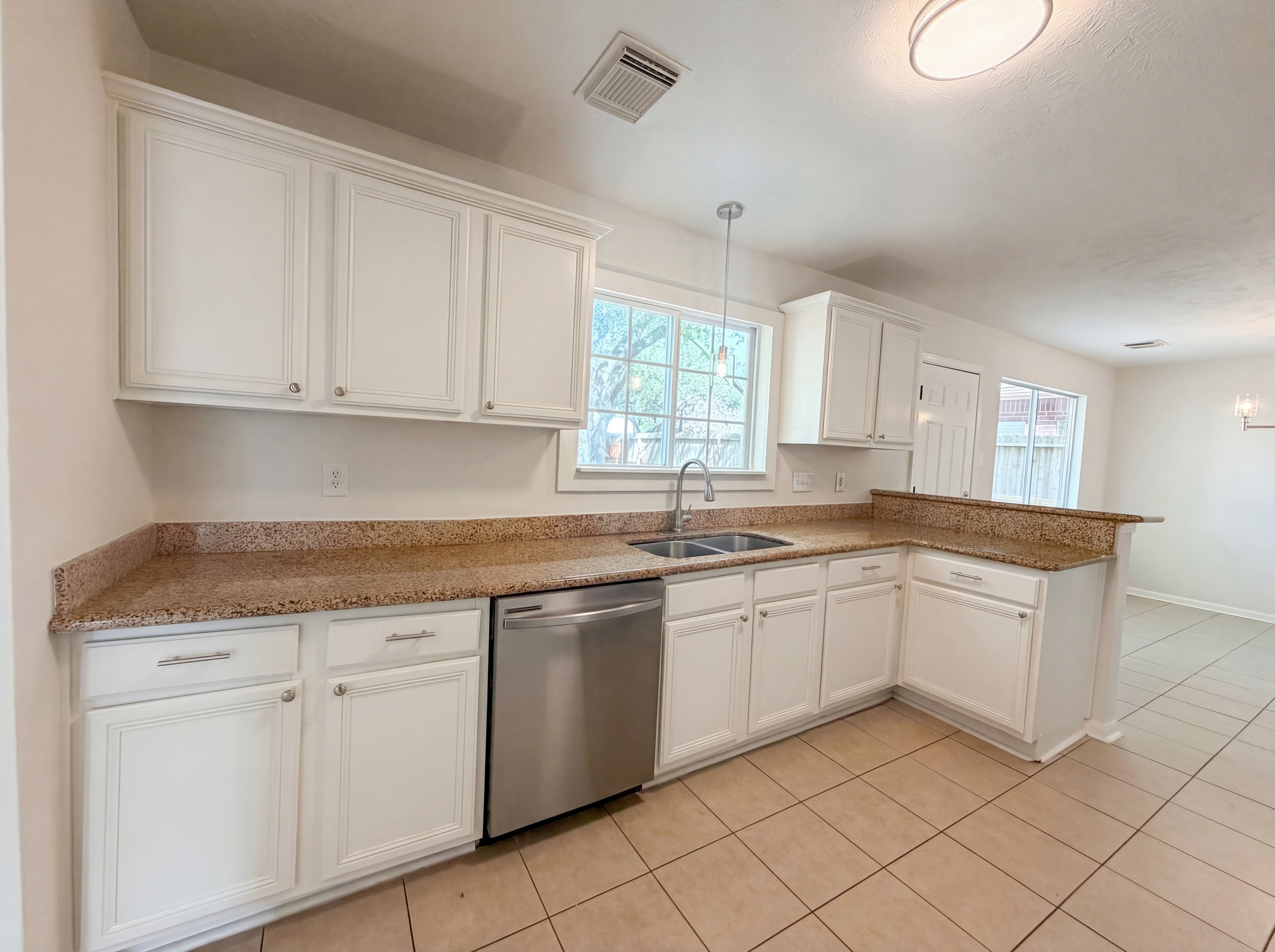 Photo 11 of 22 of 6831 Stratford Park Dr, Houston, TX