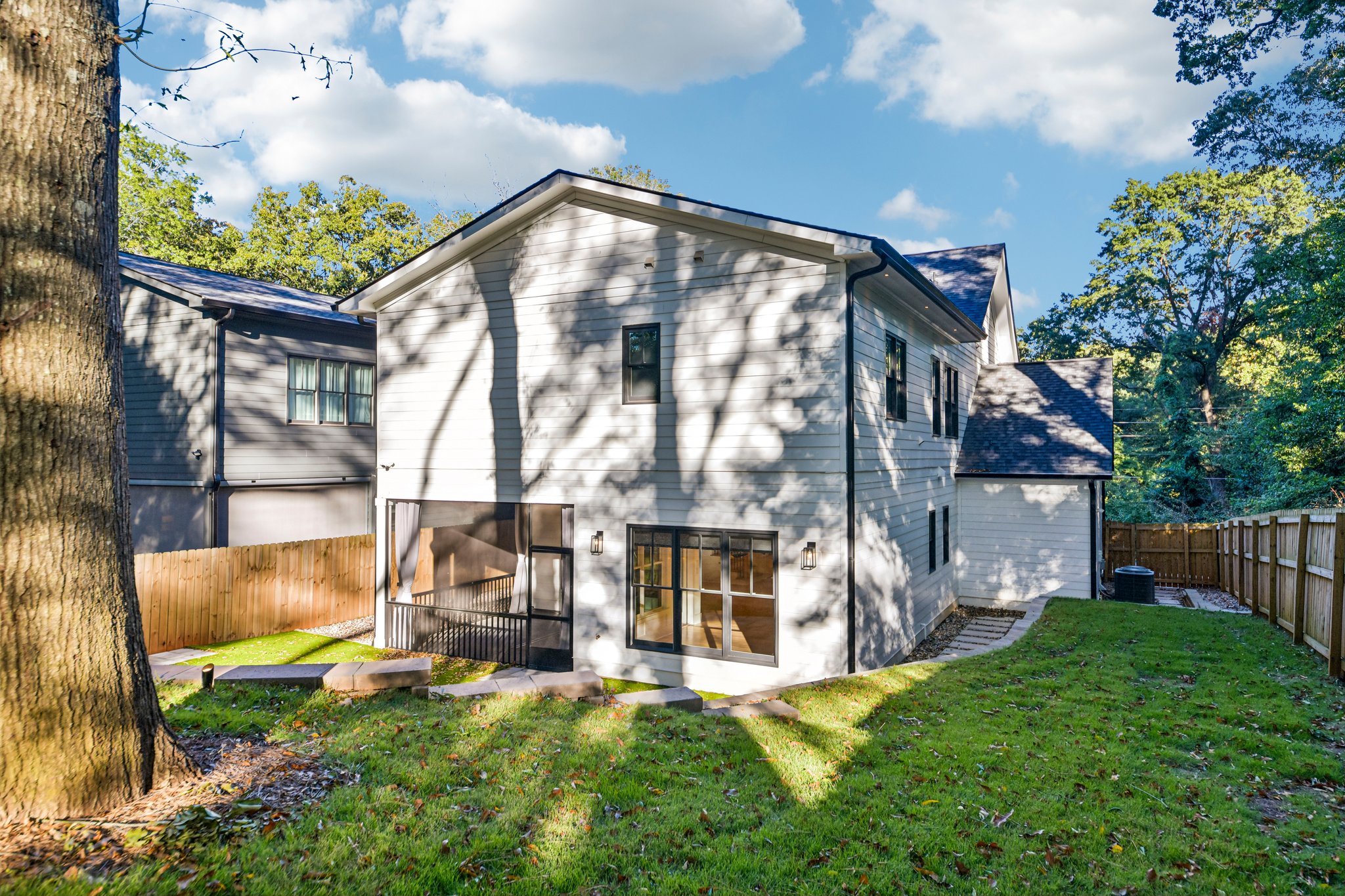 Photo 27 of 30 of 2073 Candler Road SE, Atlanta, GA