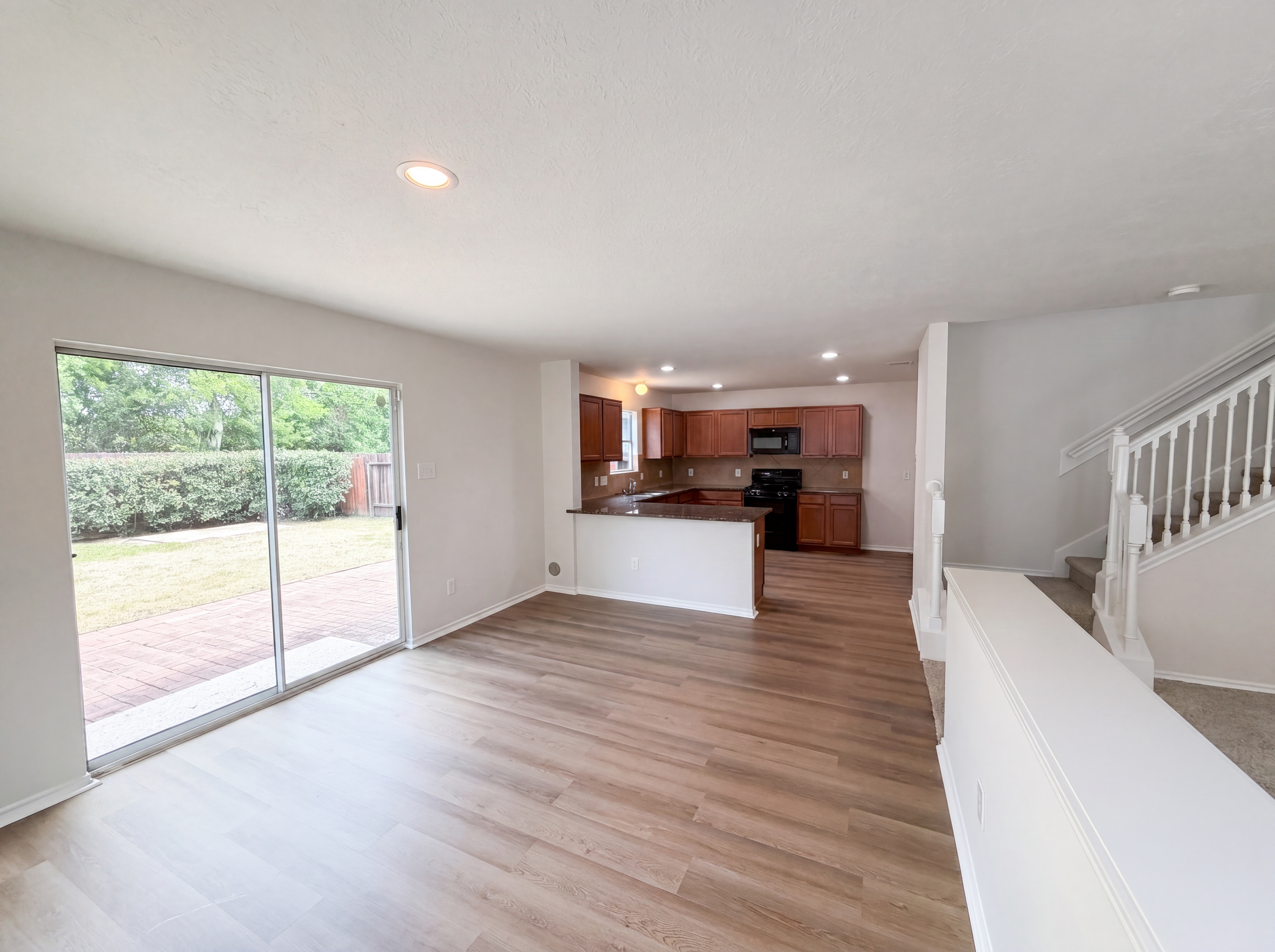 Photo 9 of 25 of 939 Staffordale Manor Ln, Houston, TX