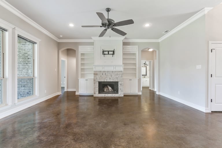 Photo 7 of 25 - 5655 Gebron Ct, Fort Worth, TX 76126