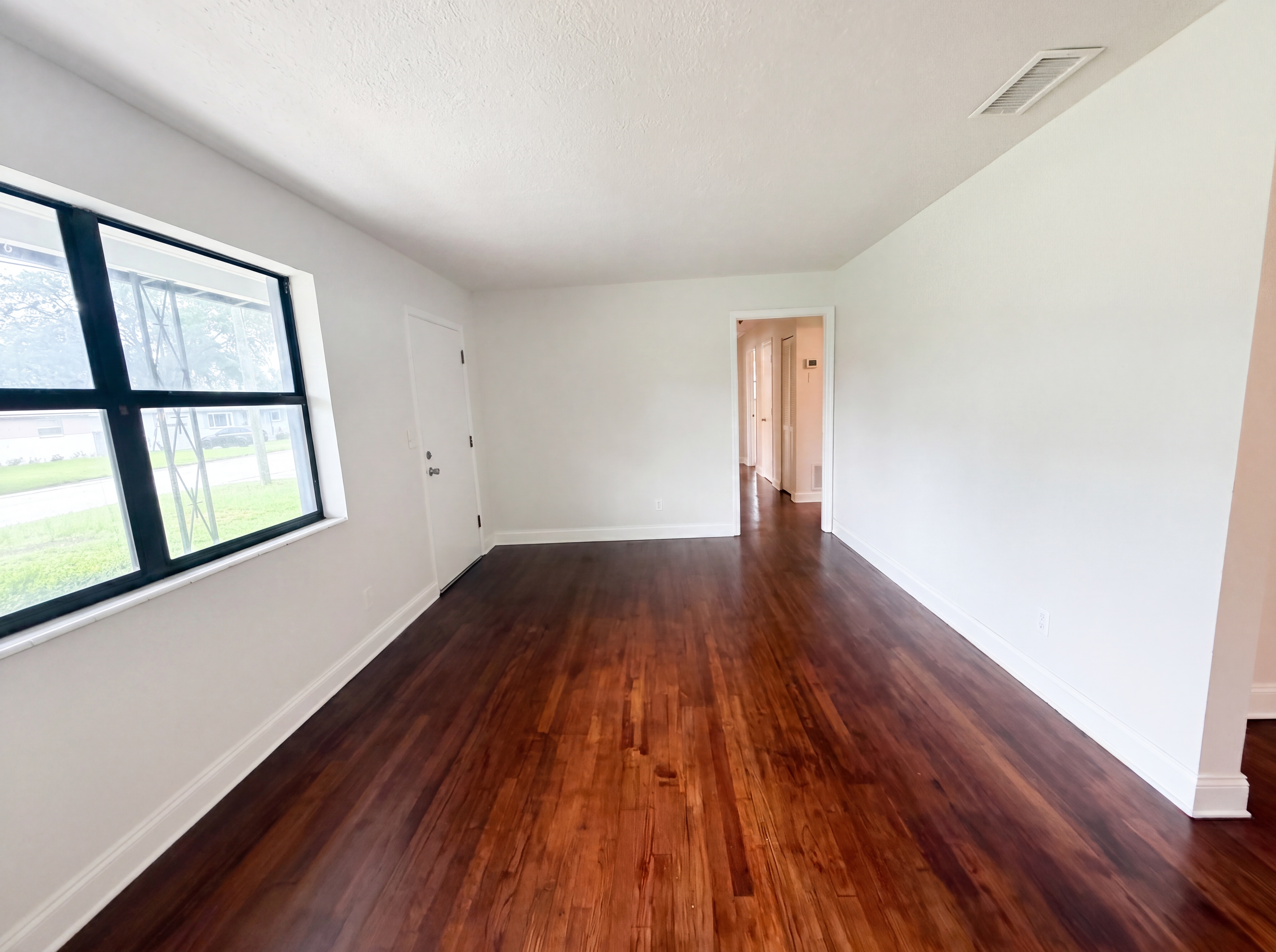 Photo 8 of 18 of 7520 Altus Dr S, Jacksonville, FL