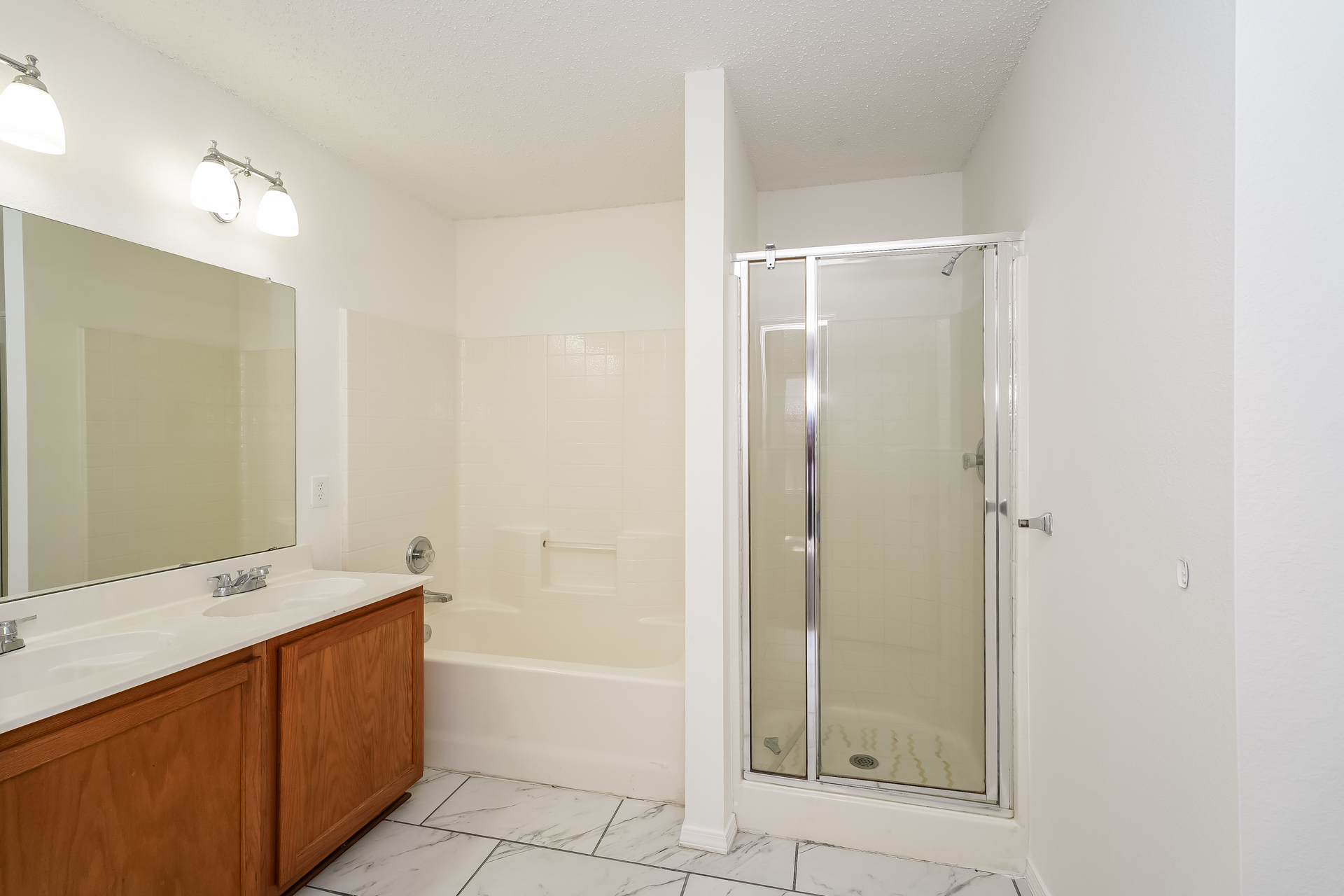 Photo 9 of 21 of 8717 Hunters Creek Dr, Fort Worth, TX