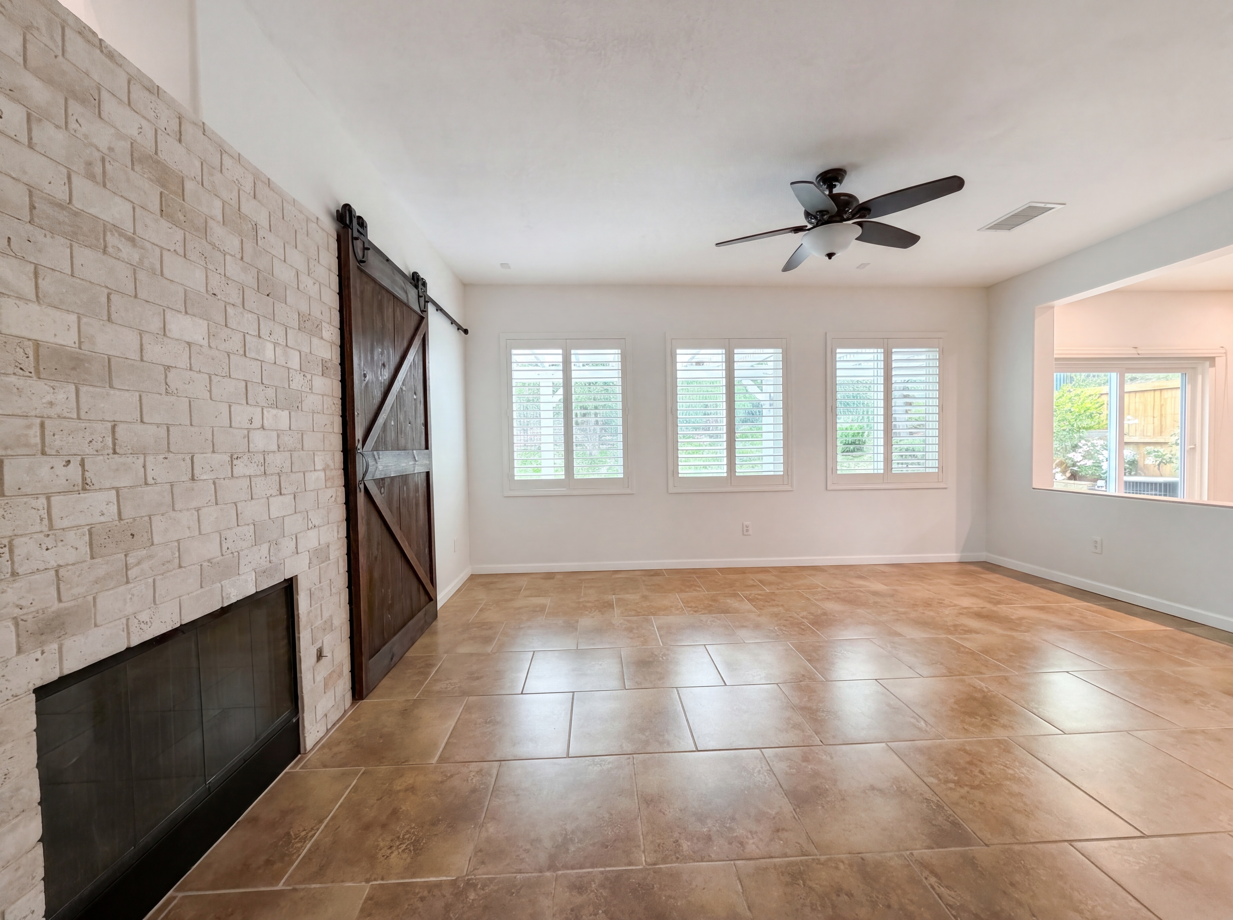 Photo 3 of 28 of 28441 Silverking Trl, Santa Clarita, CA
