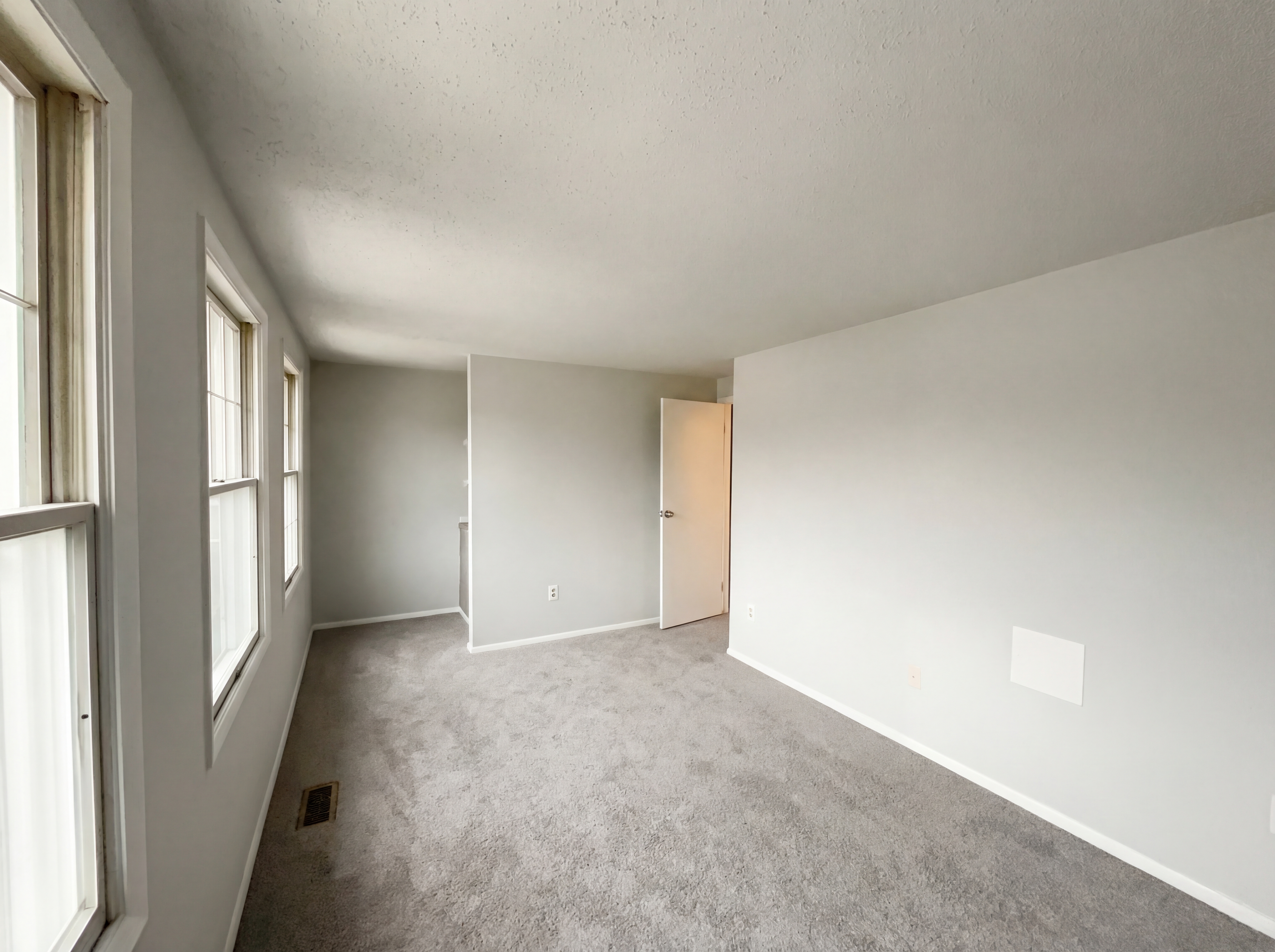 Photo 12 of 18 of 13524 Bentley Cir, Woodbridge, VA