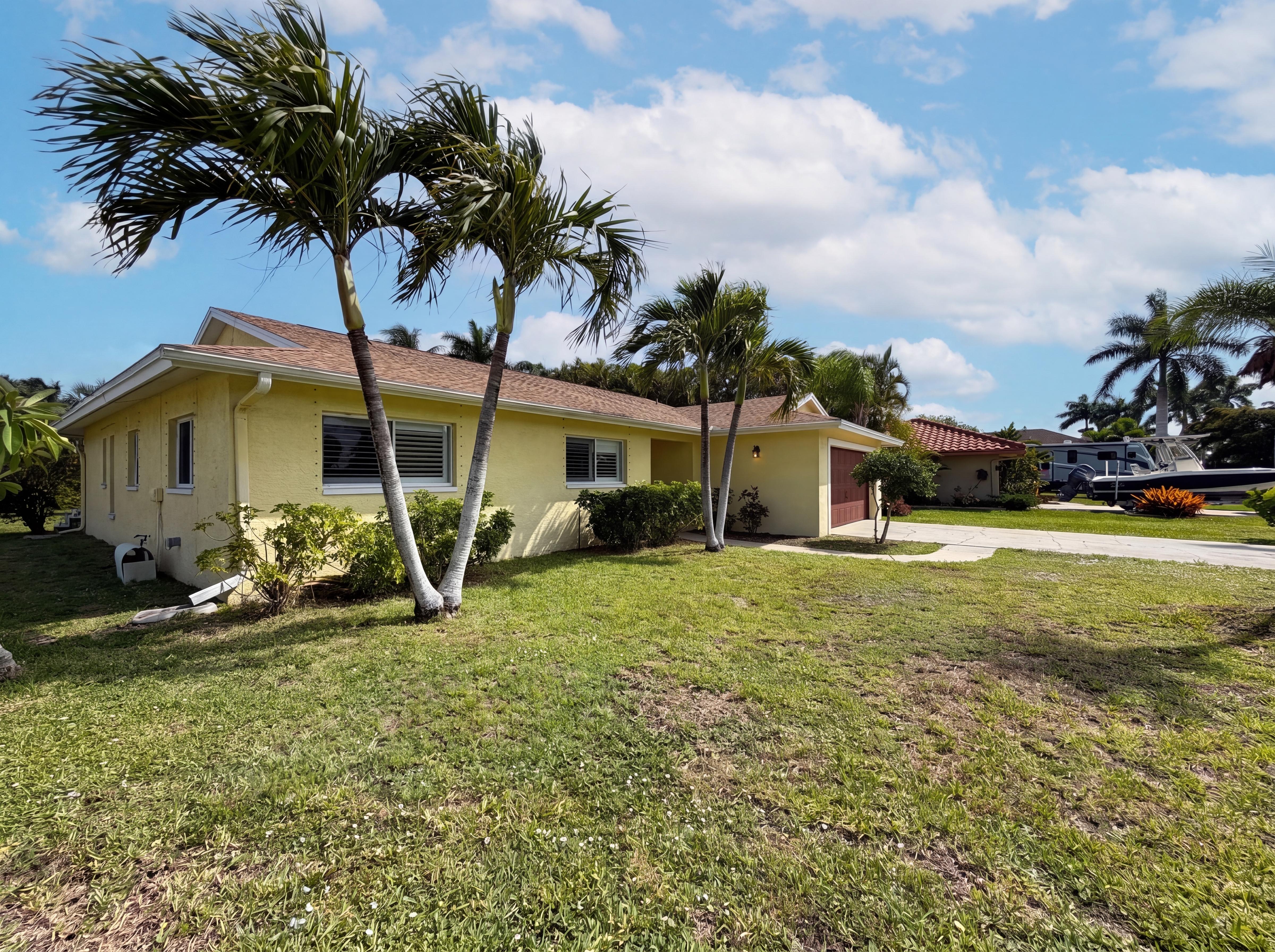 Photo 25 of 33 of 5644 Eichen Cir W, Fort Myers, FL