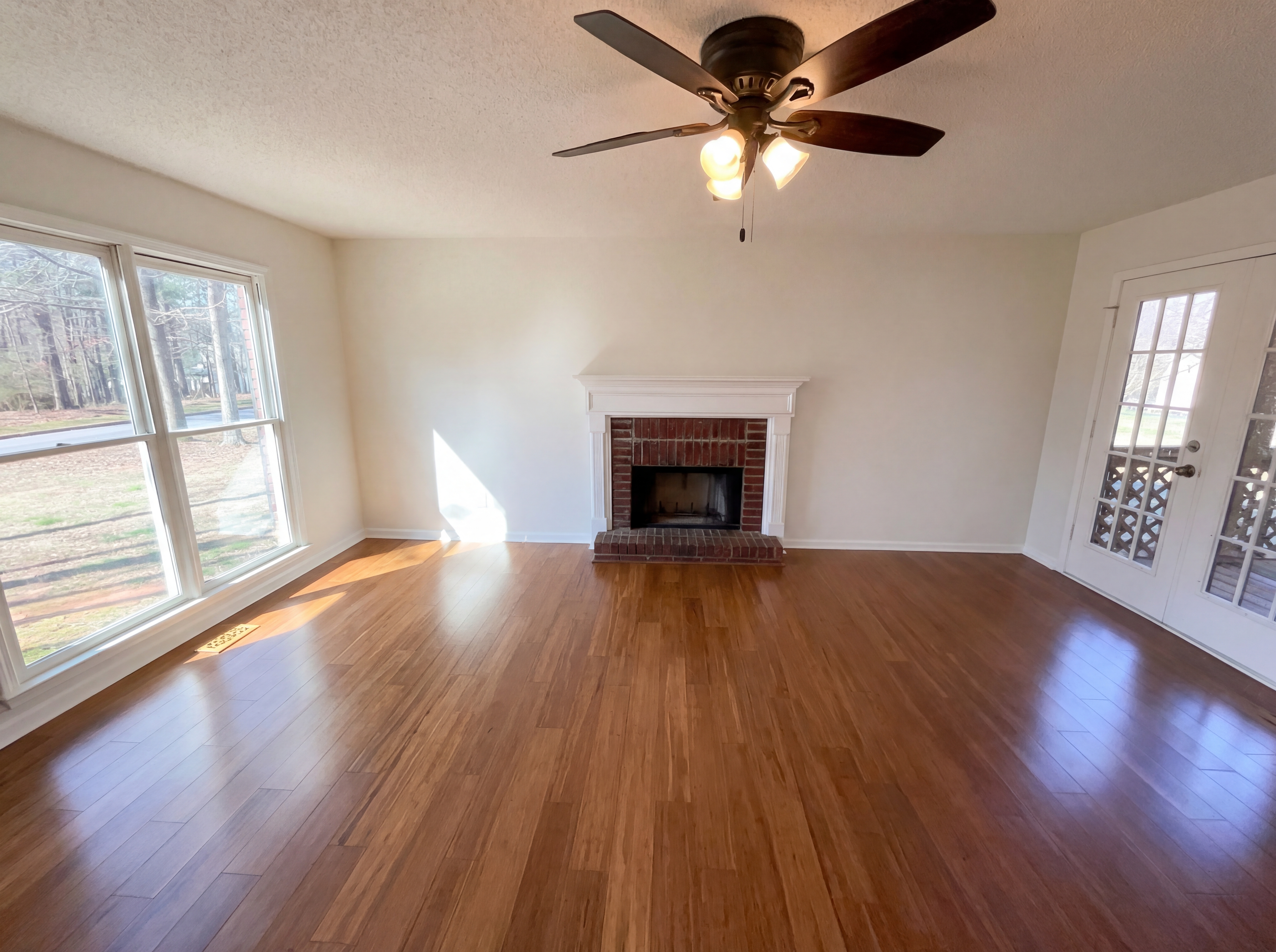 Photo 3 of 28 of 1012 Crown Corners Dr, McDonough, GA