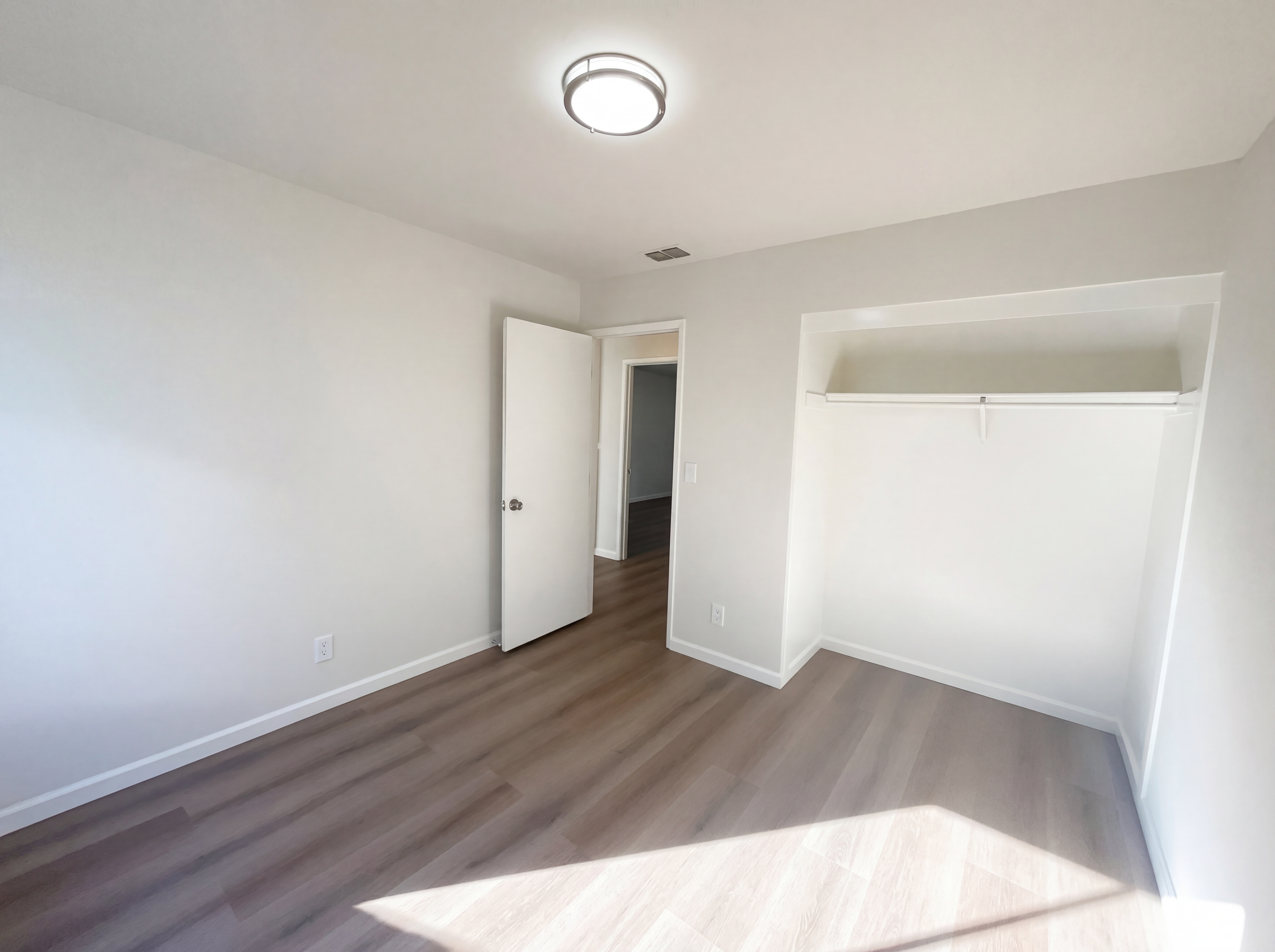 Photo 4 of 20 of 8271 Moorhaven Way, Sacramento, CA
