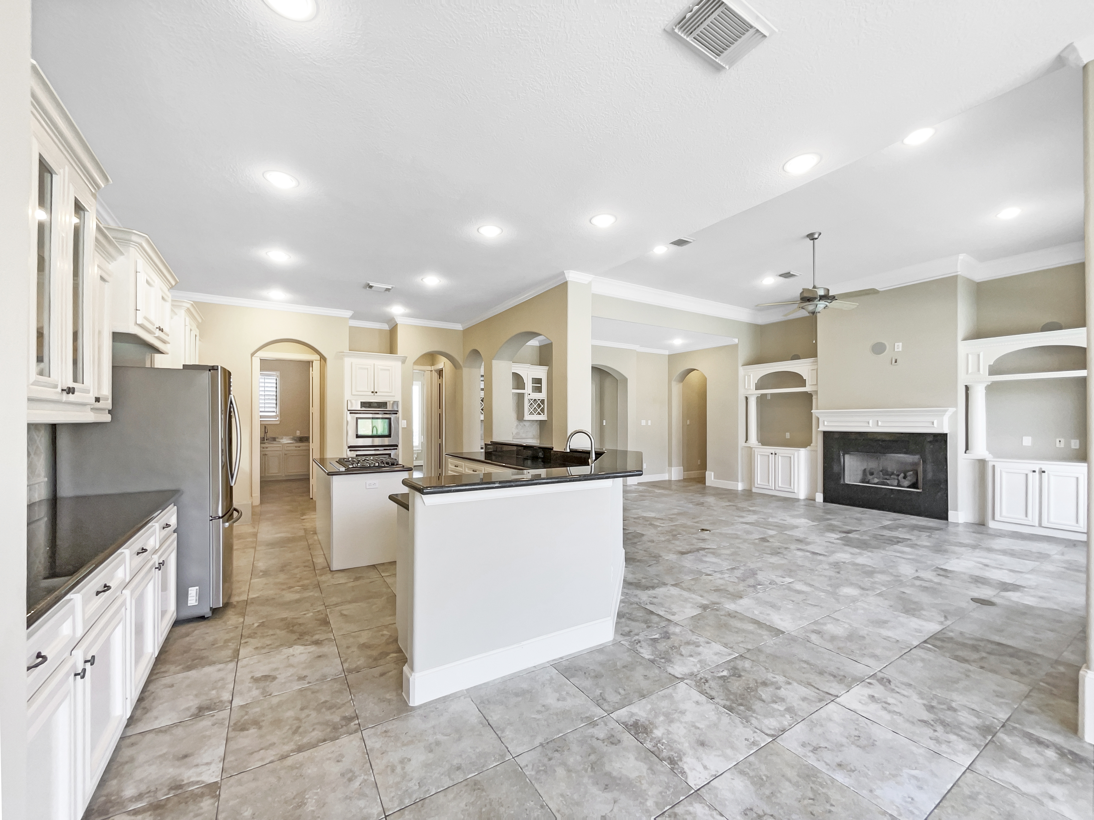 Photo 12 of 36 of 13830 Campwood Ln, Cypress, TX
