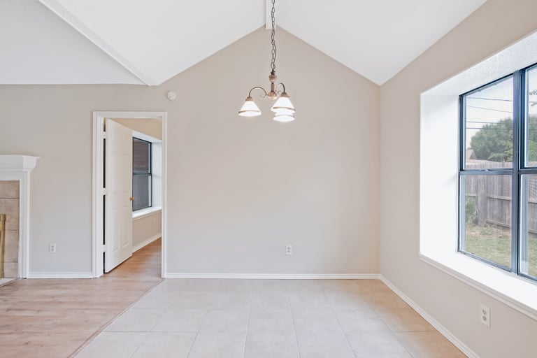 Photo 7 of 25 - 6204 Avanti Dr, Arlington, TX 76001