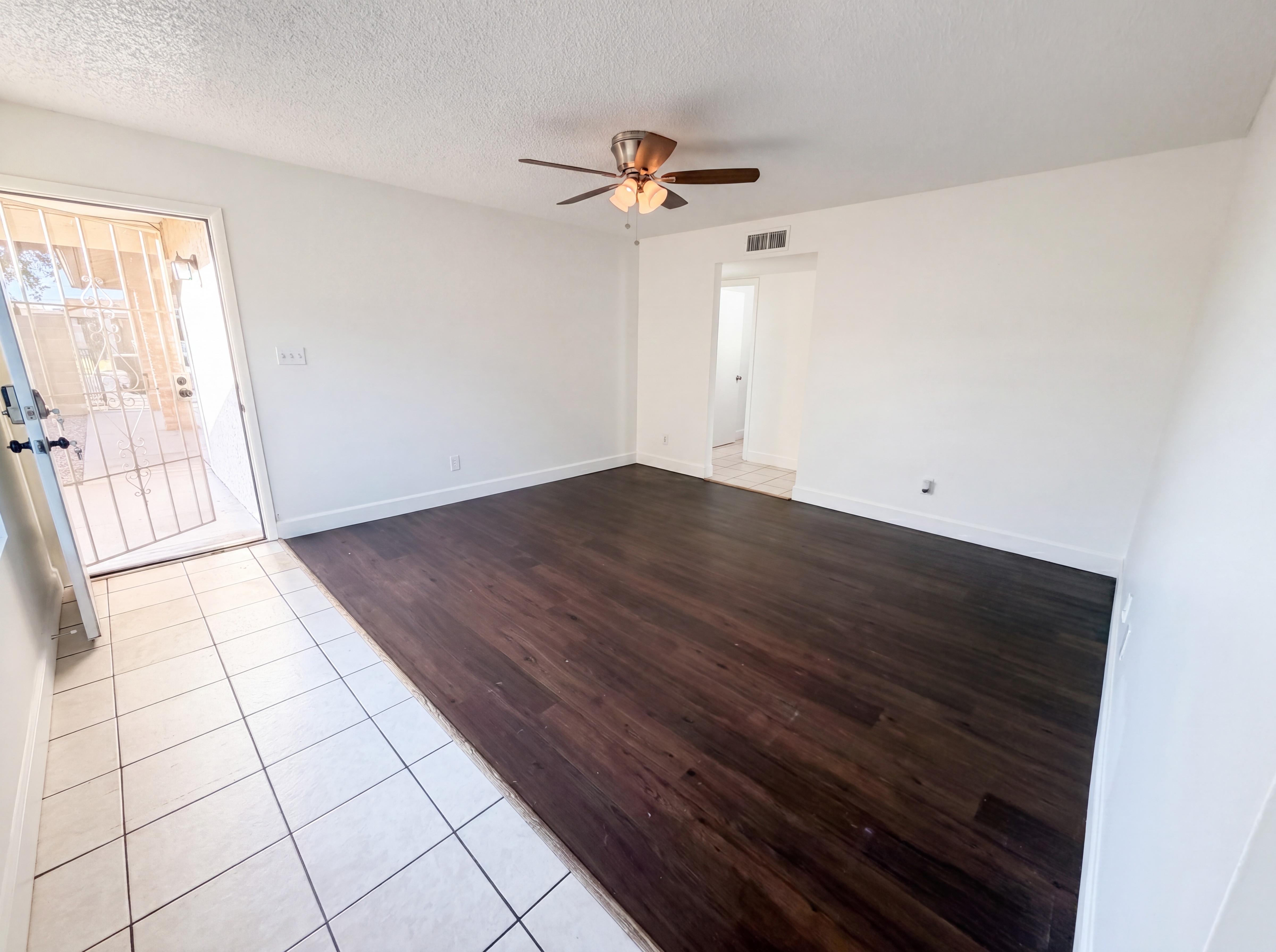 Photo 3 of 18 of 1251 E Grove Cir, Mesa, AZ