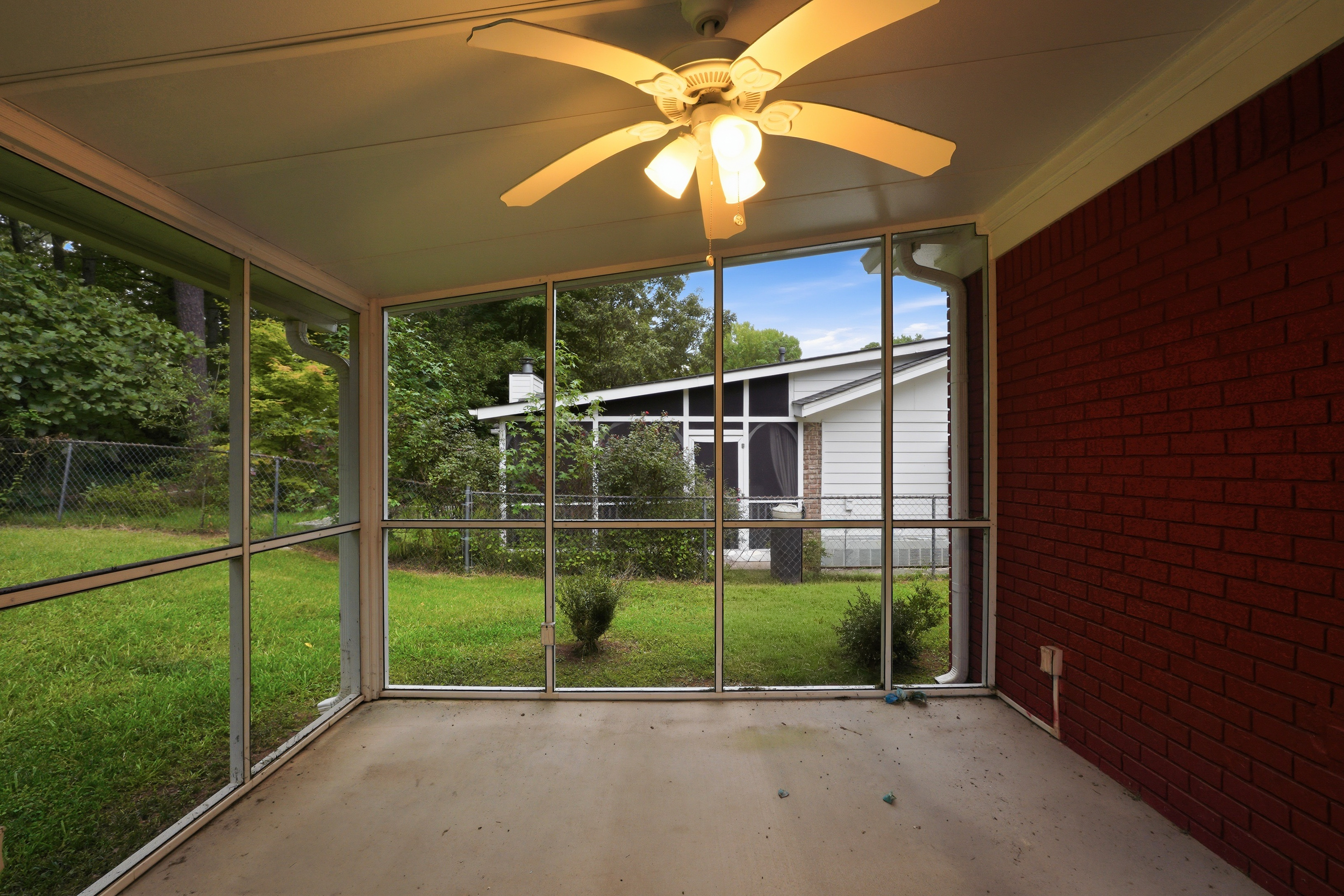Photo 28 of 35 of 1604 Drayton Woods Dr, Tucker, GA