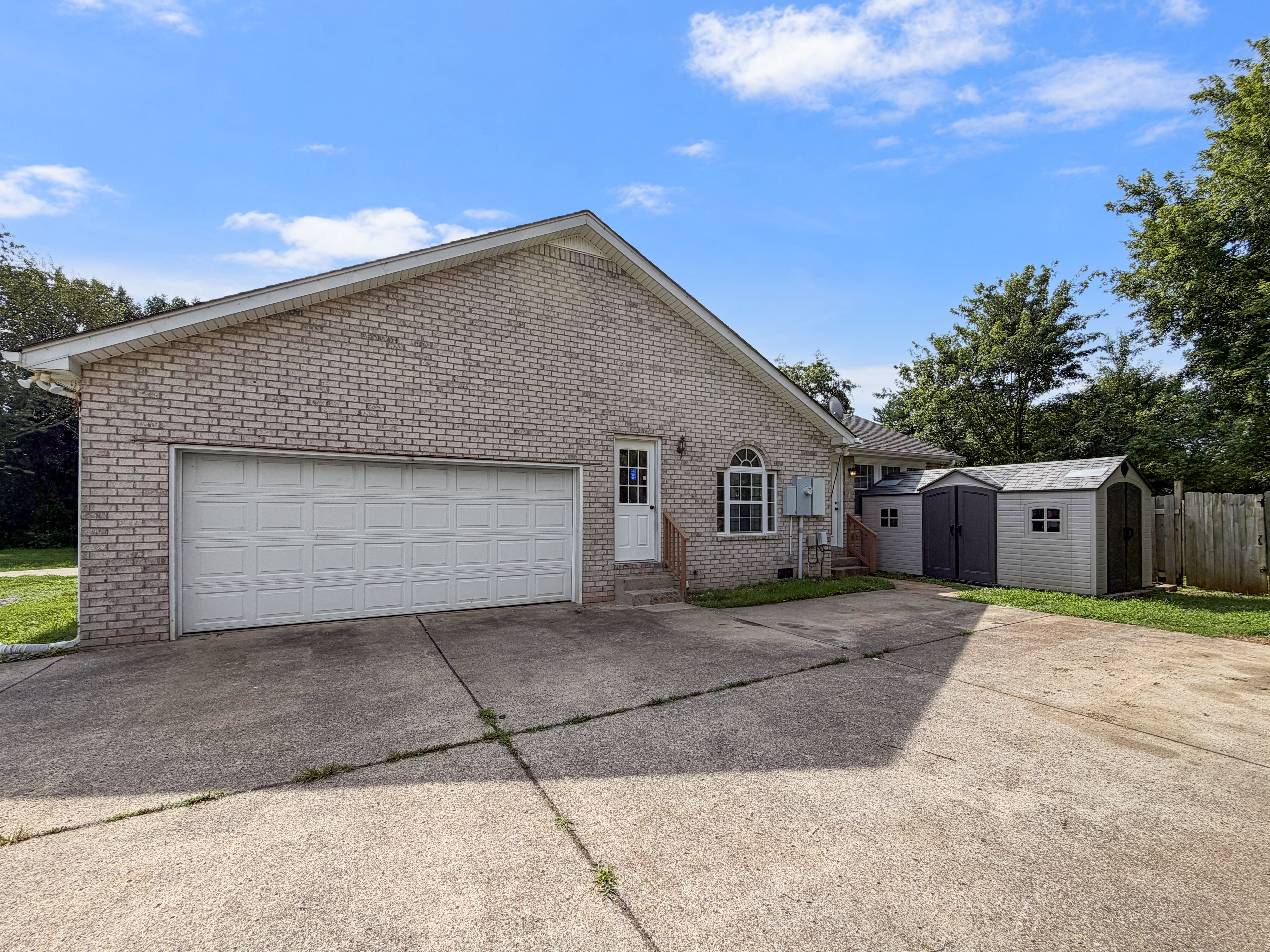 Photo 25 of 27 of 807 W Thompson Ln, Murfreesboro, TN