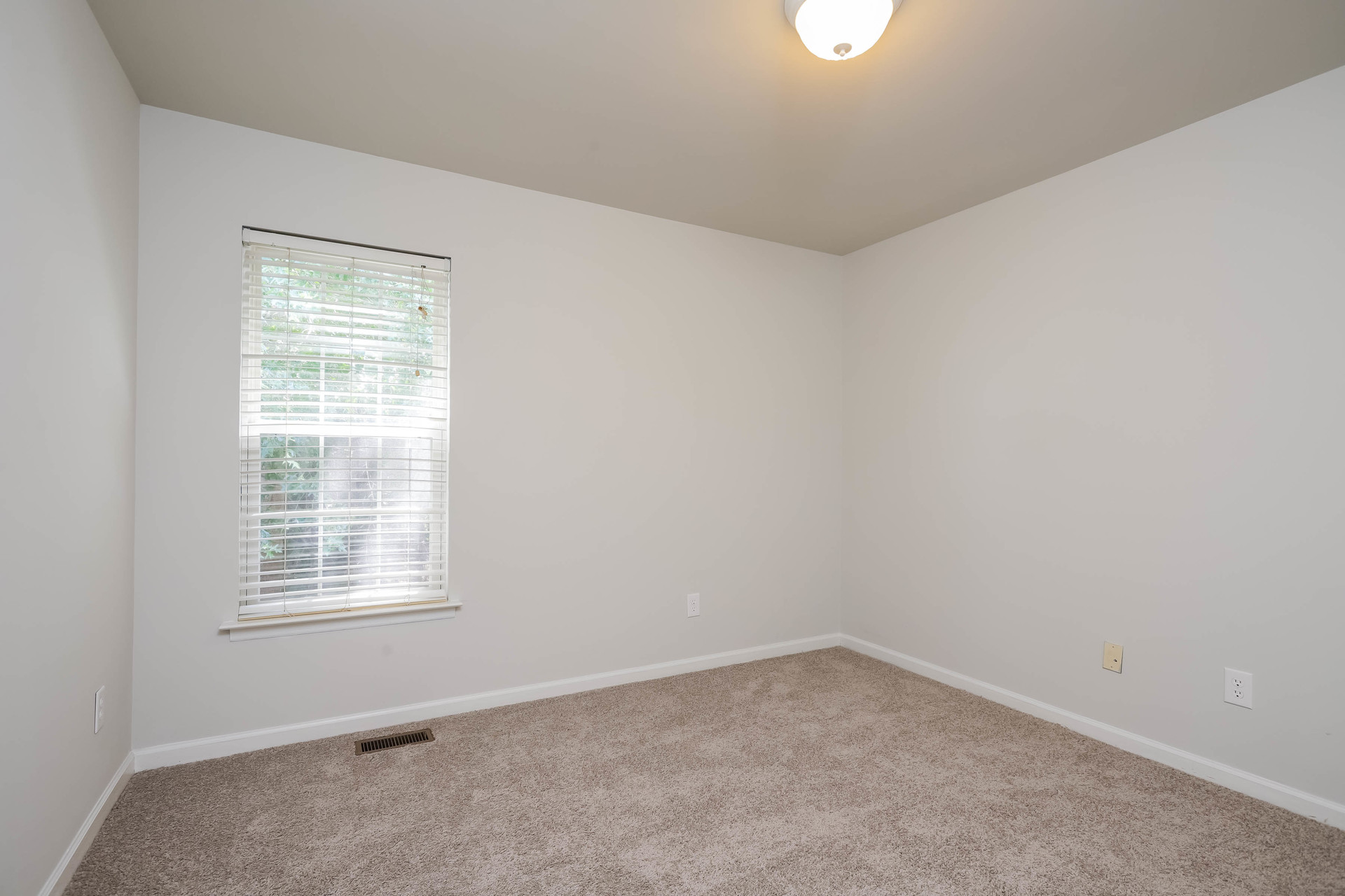 Photo 10 of 22 of 503 Plateau Dr, Greenville, NC