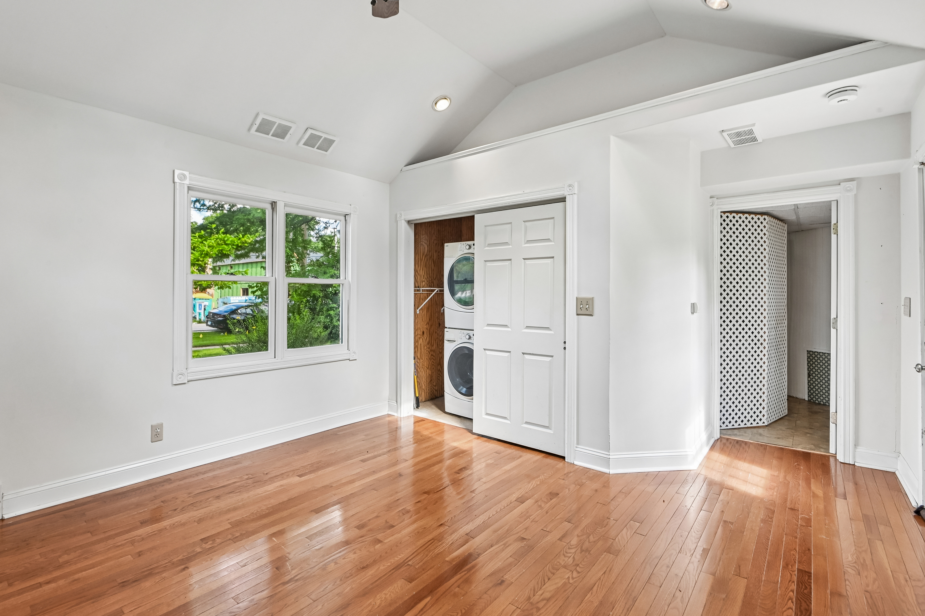Photo 56 of 72 of 4811 Roslyn Rd, Downers Grove, IL