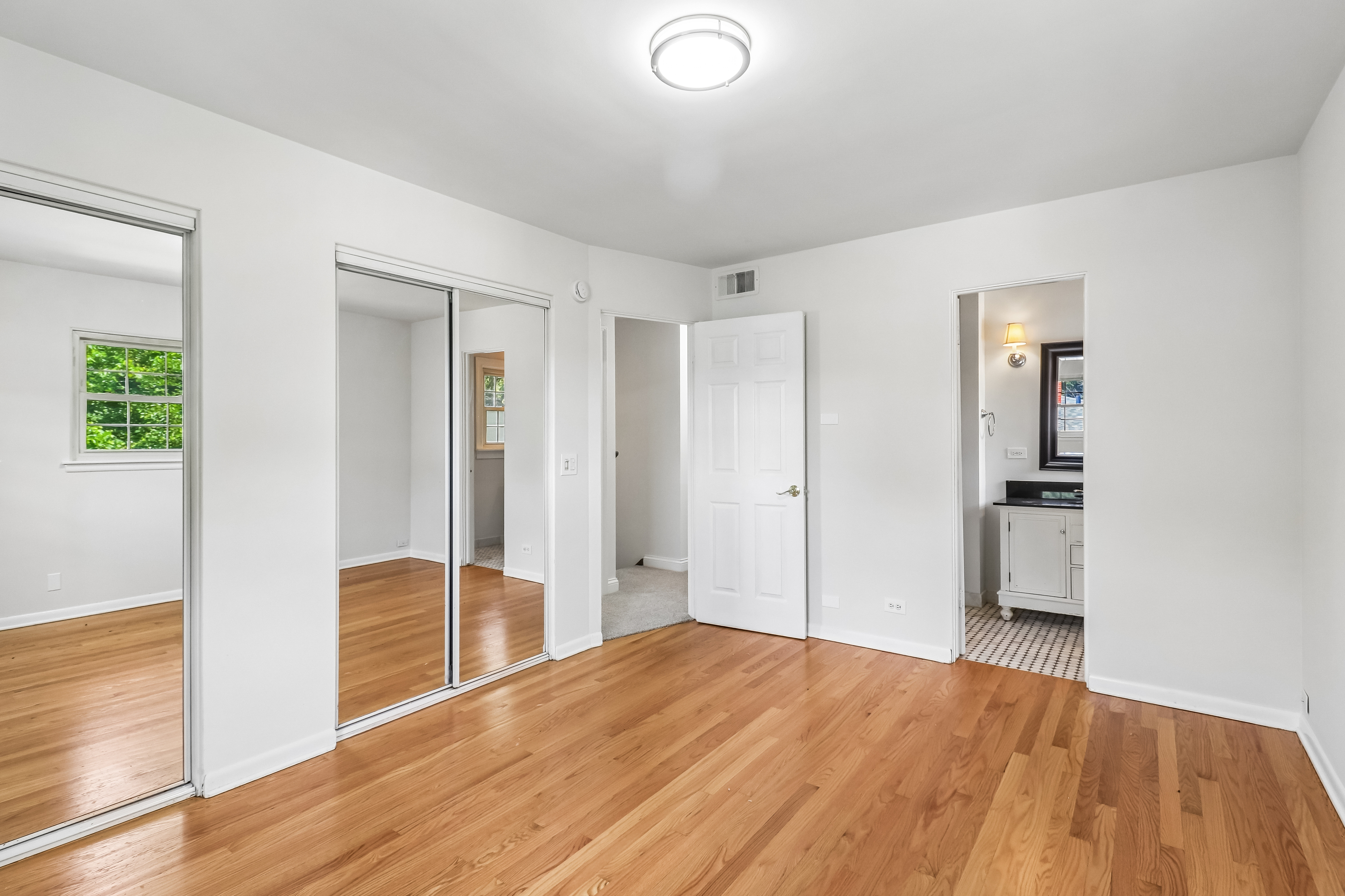 Photo 5 of 46 of 1053 Laurel Ln, Naperville, IL