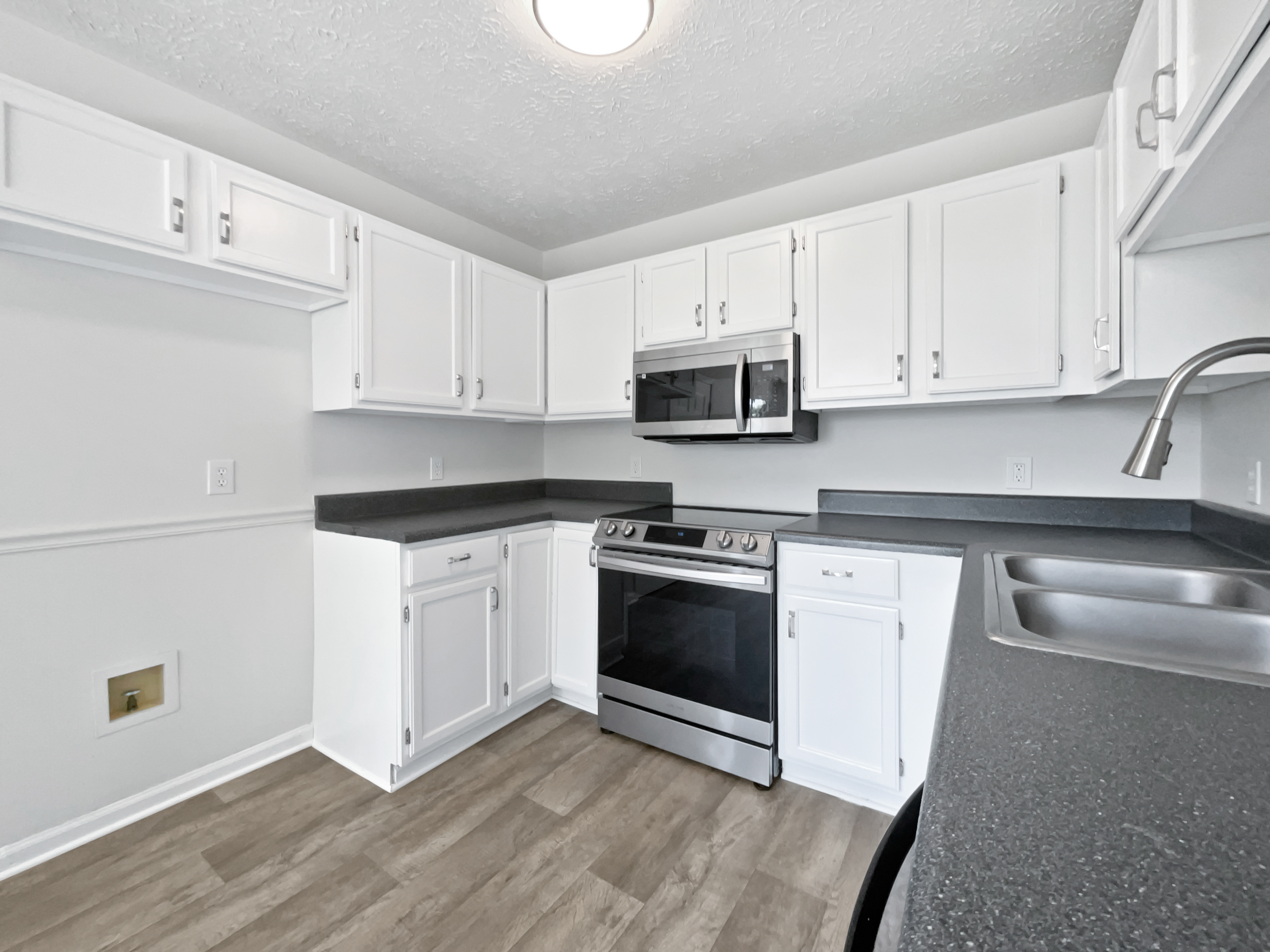 Photo 6 of 21 of 1317 Sonja Dr, Clarksville, TN