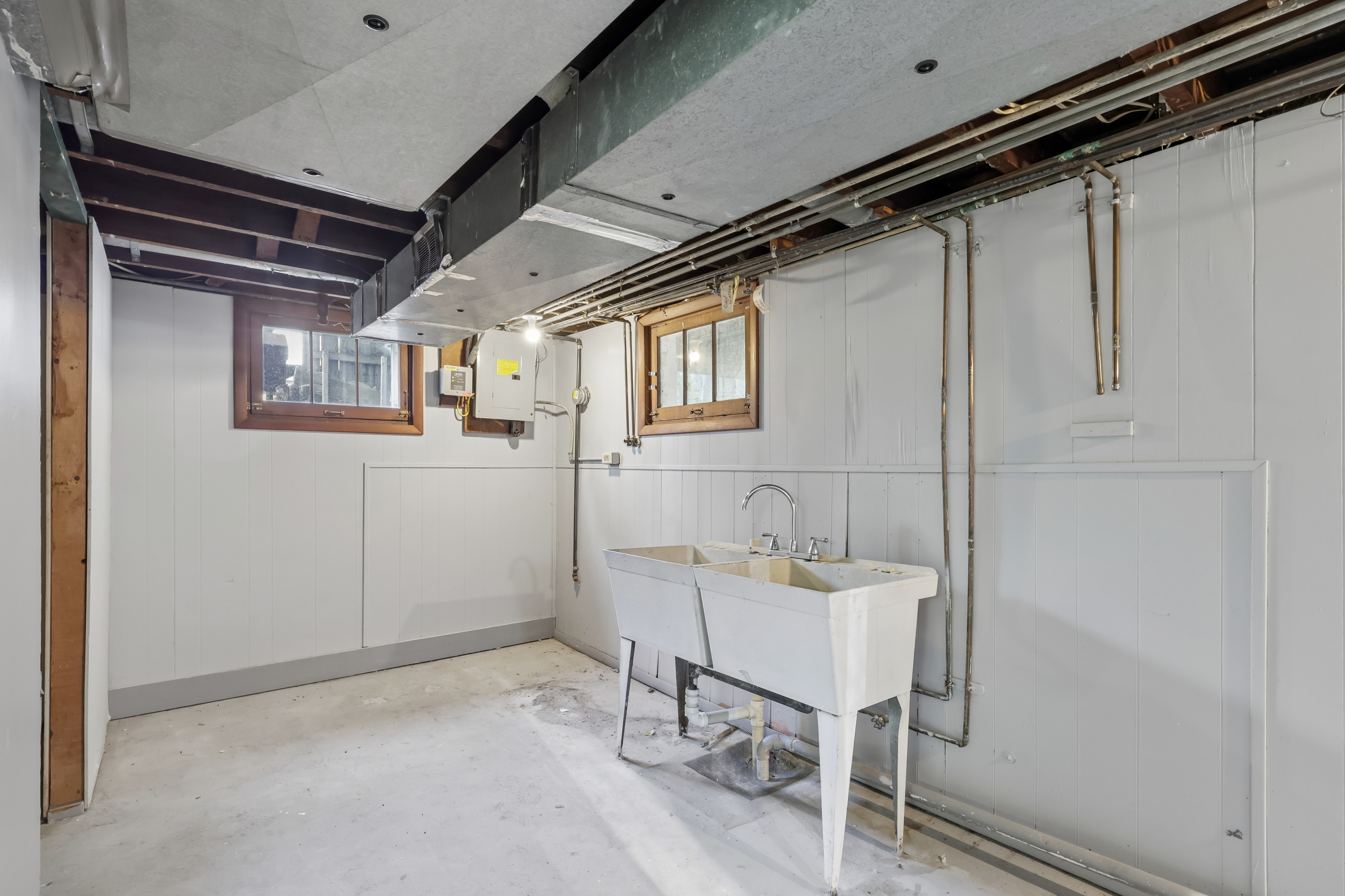 Photo 12 of 46 of 14606 Bartter Ave, Cleveland, OH