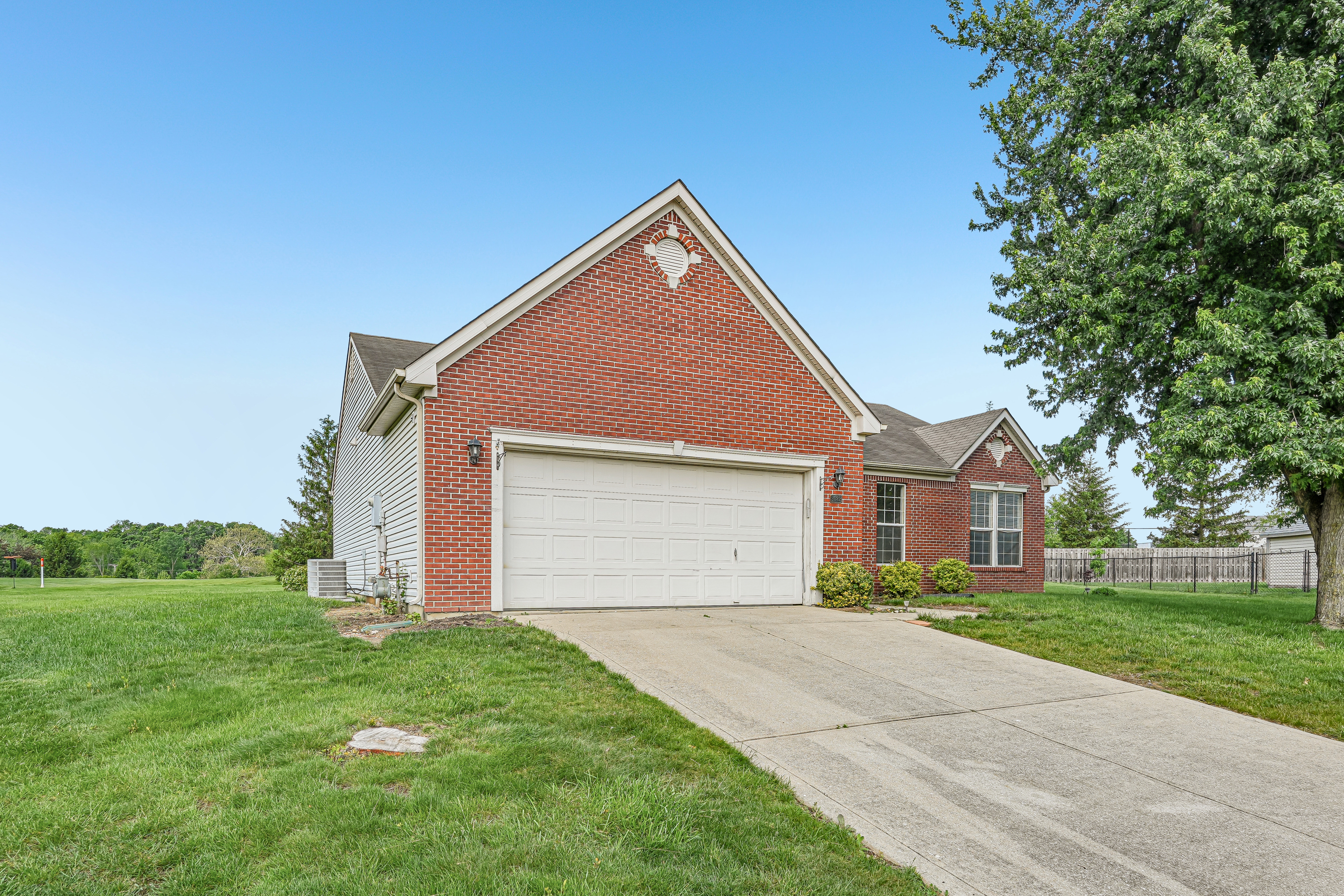 Photo 23 of 48 of 2082 Lawrin Ct, Indianapolis, IN