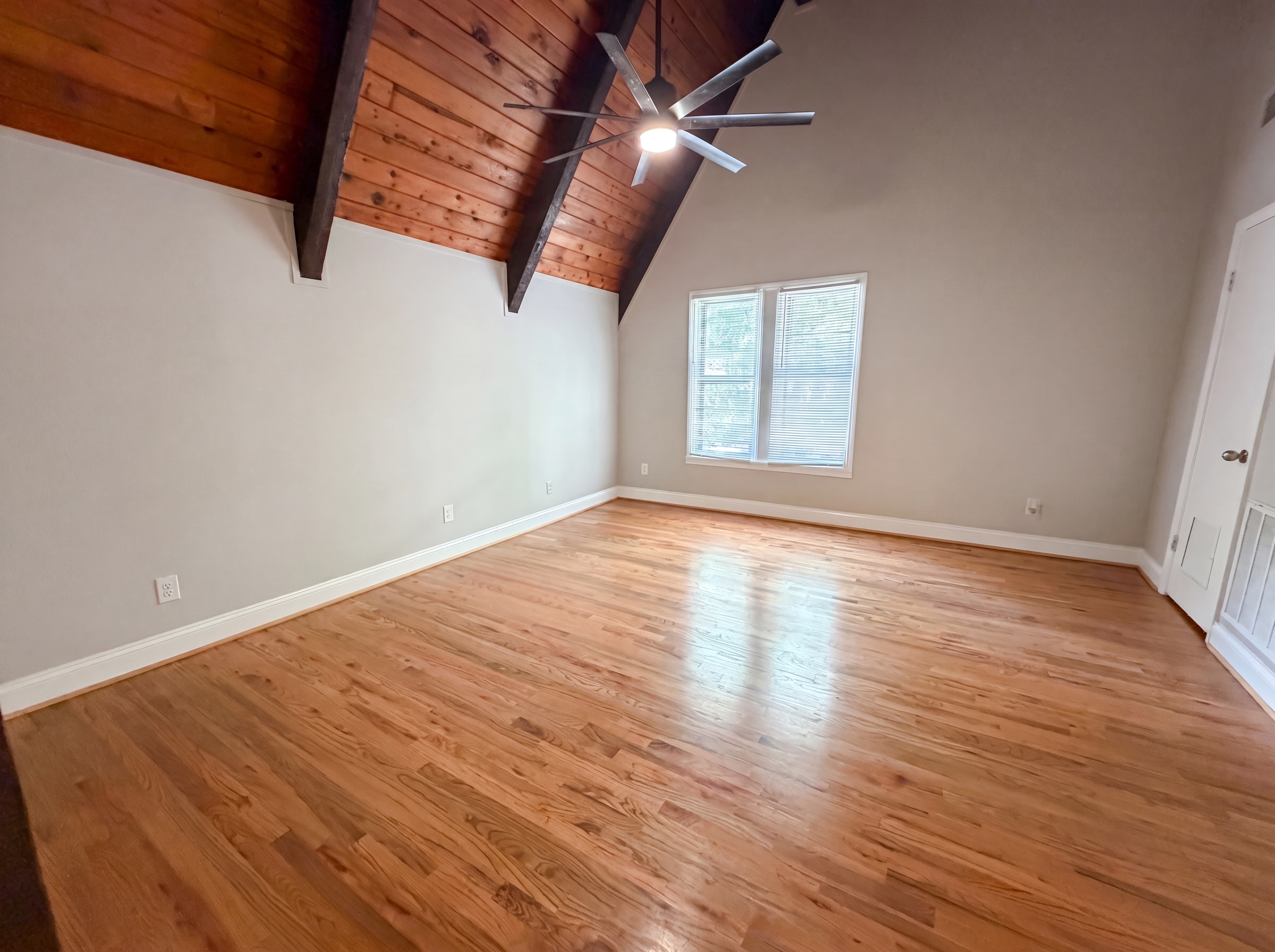 Photo 4 of 27 of 2801 Shades Crest Rd, Vestavia Hills, AL