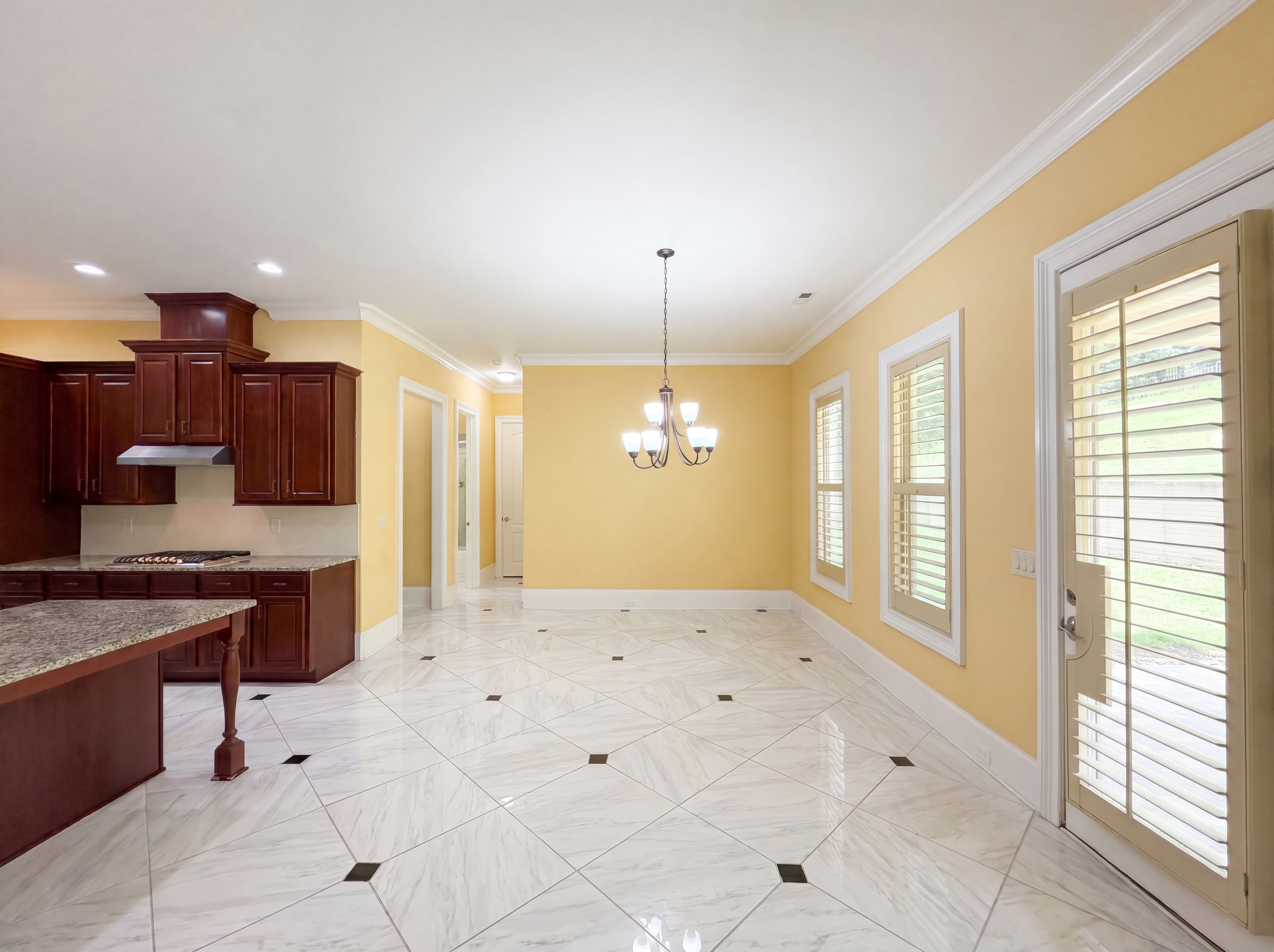 Photo 10 of 41 of 332 Warwick Pl, McDonough, GA