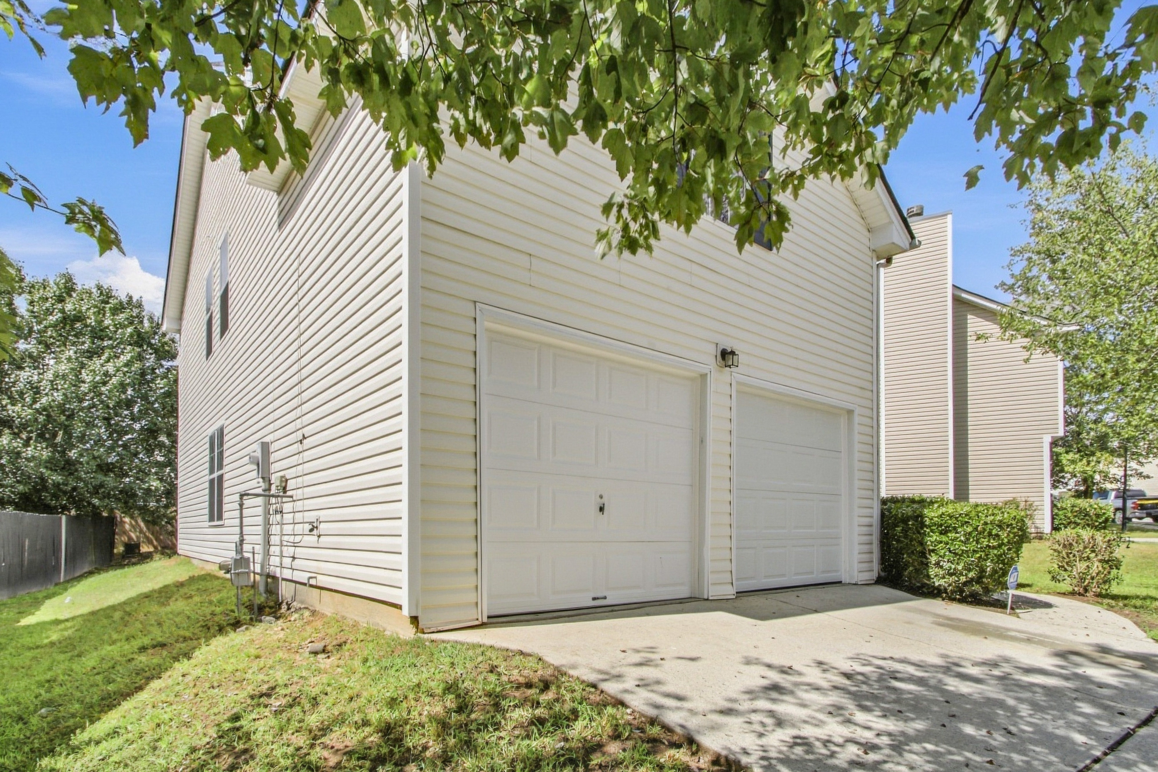 Photo 2 of 33 of 2571 S Hills, Riverdale, GA