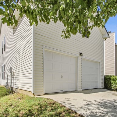 Property photo 2 of 2571 S Hills