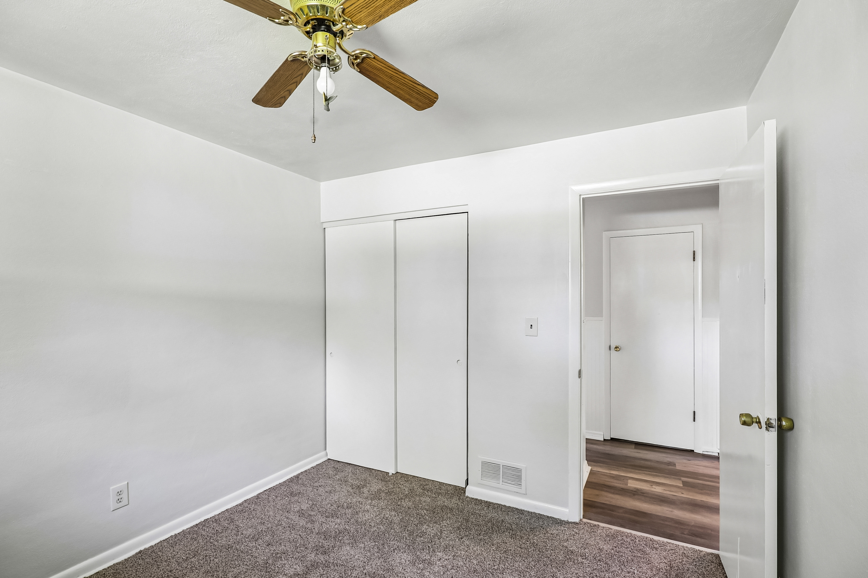 Photo 8 of 42 of 4071 Carondelet Dr, Dayton, OH