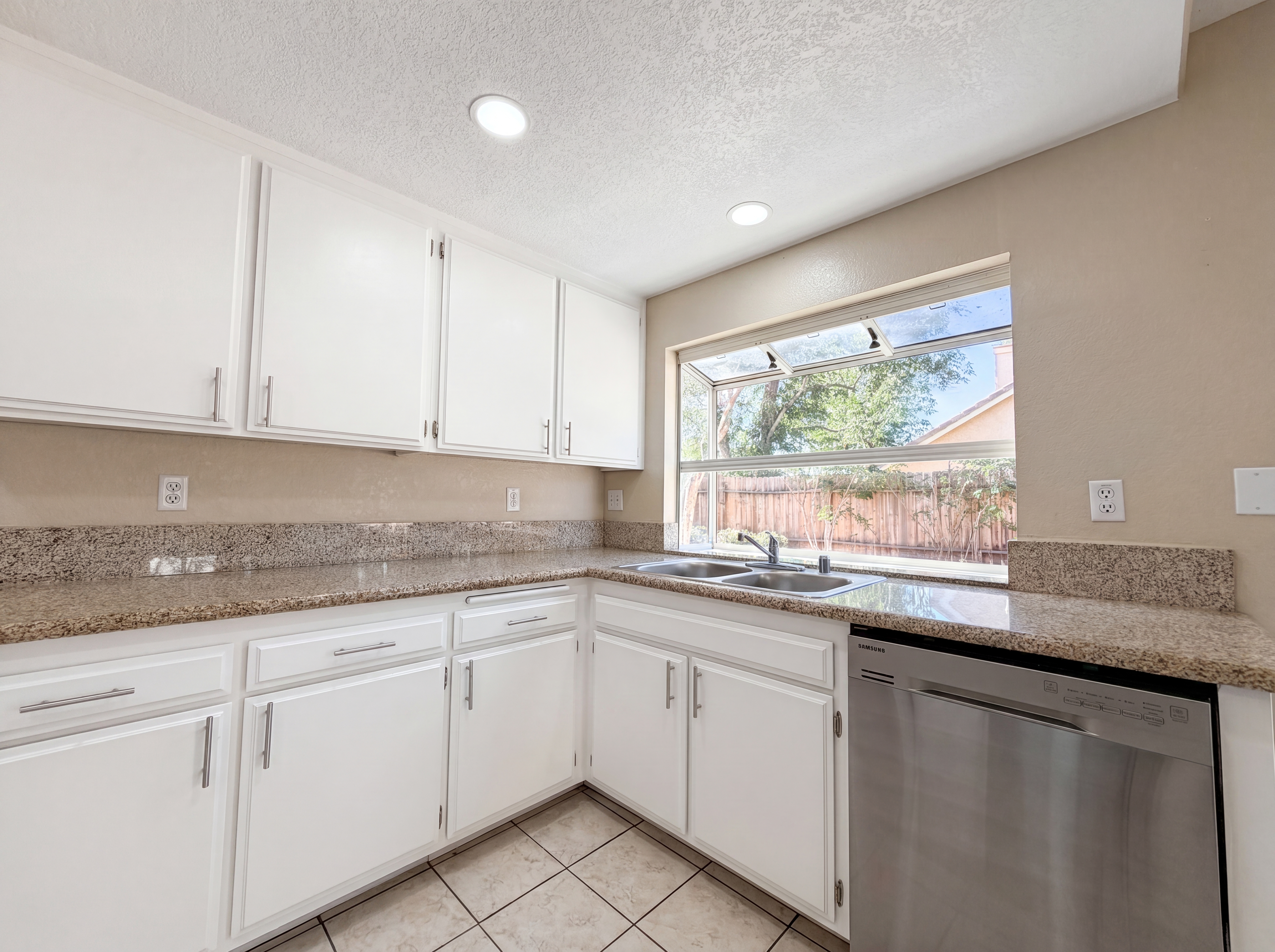 Photo 8 of 28 of 5545 W Avenue L6, Lancaster, CA