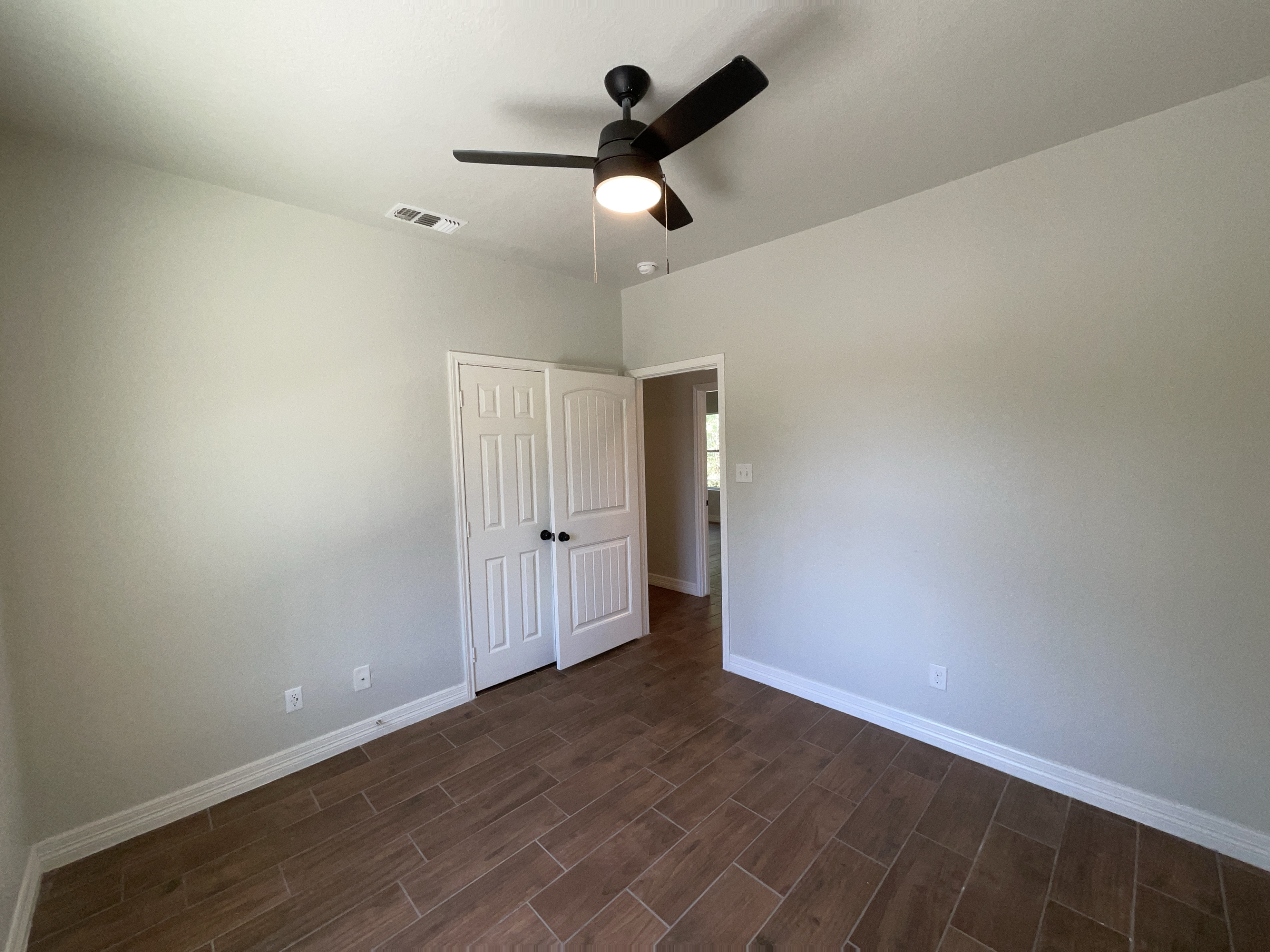 Photo 8 of 18 of 102 Bowdoin St, San Antonio, TX