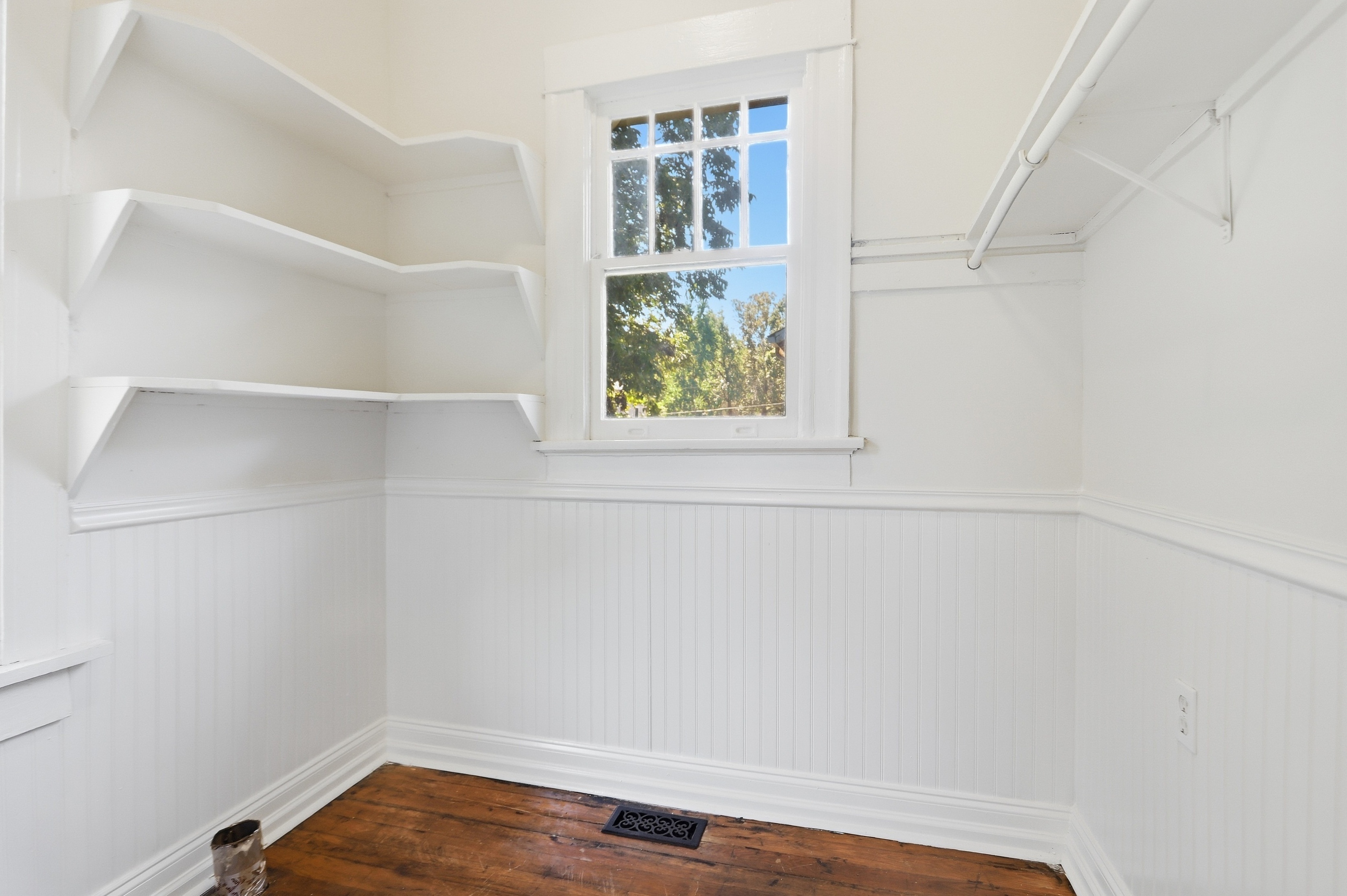 Photo 15 of 22 of 1470 Graham St SW, Atlanta, GA
