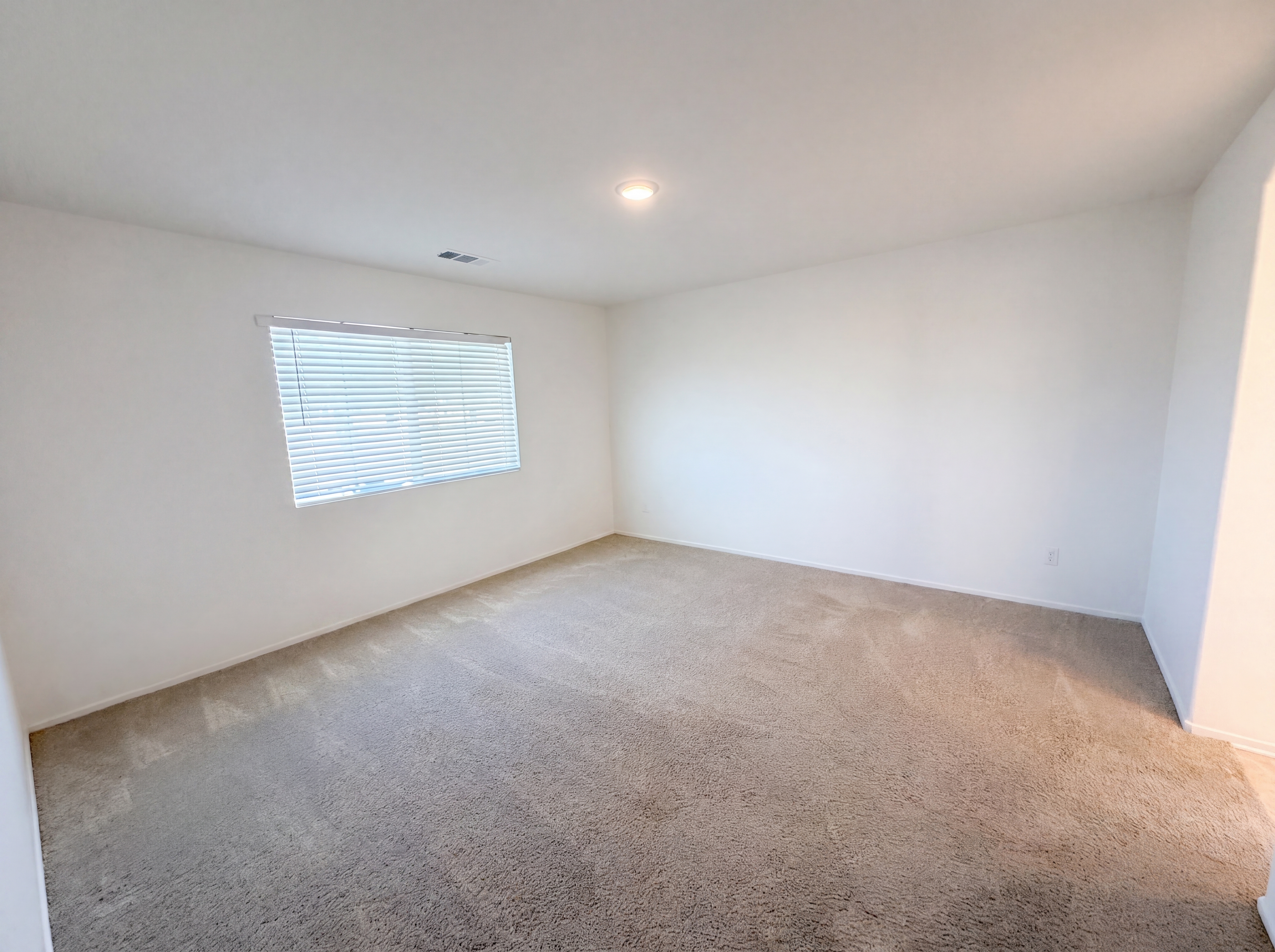 Photo 16 of 34 of 15110 Paseo Verde Pl, Victorville, CA
