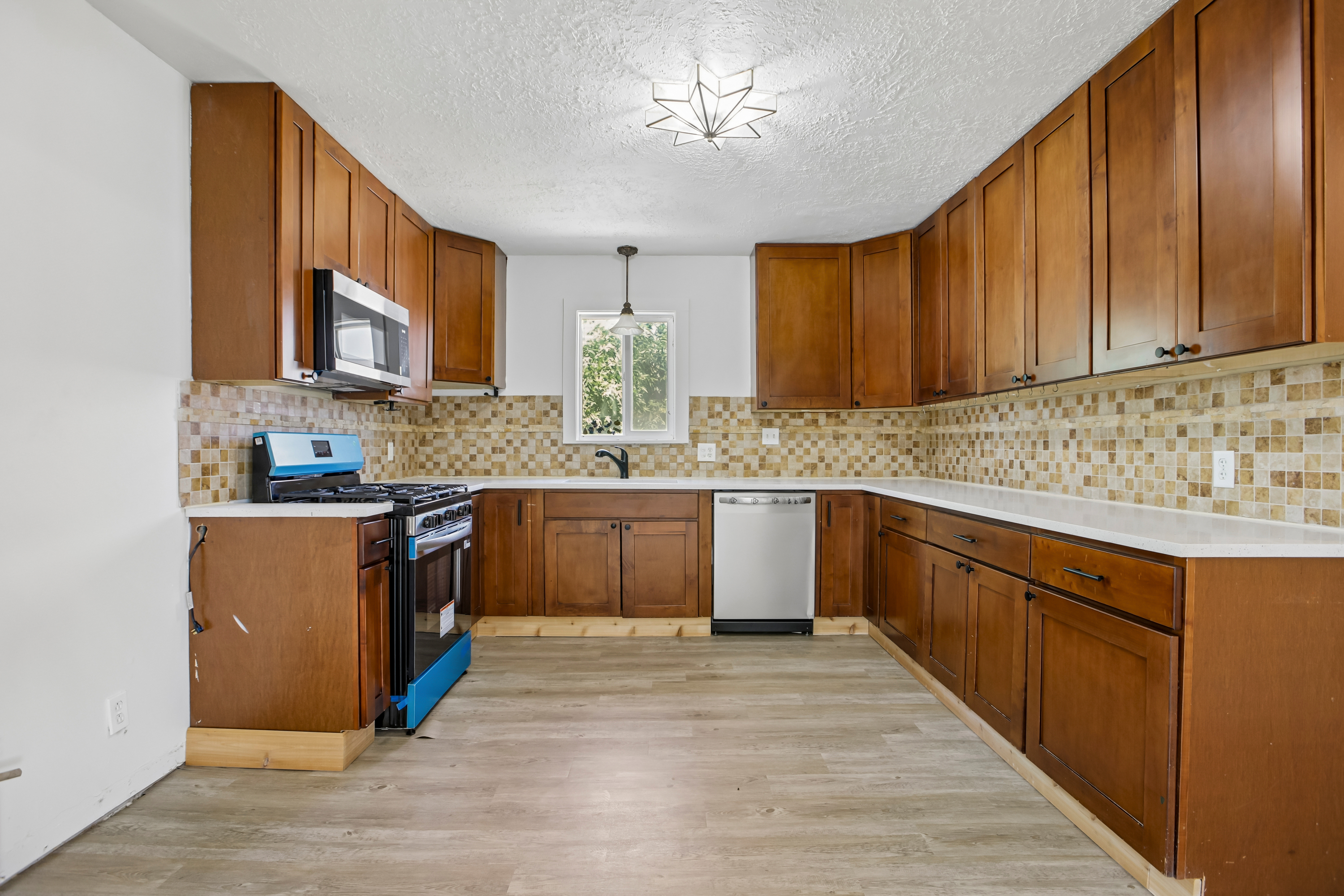 Photo 2 of 35 of 13235 S 2120 W, Riverton, UT