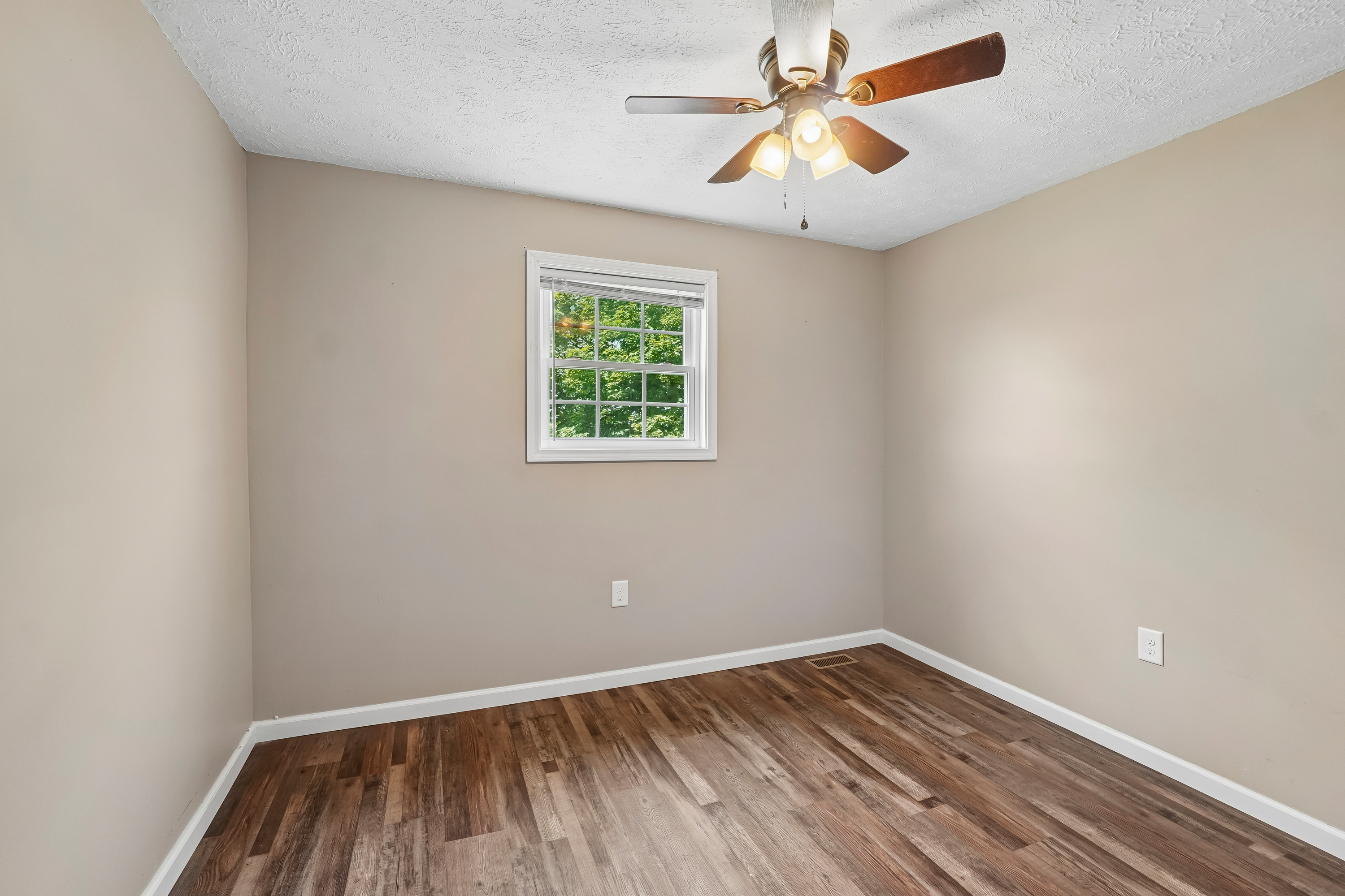 Photo 17 of 36 of 807 Hilltop Dr, Greeneville, TN