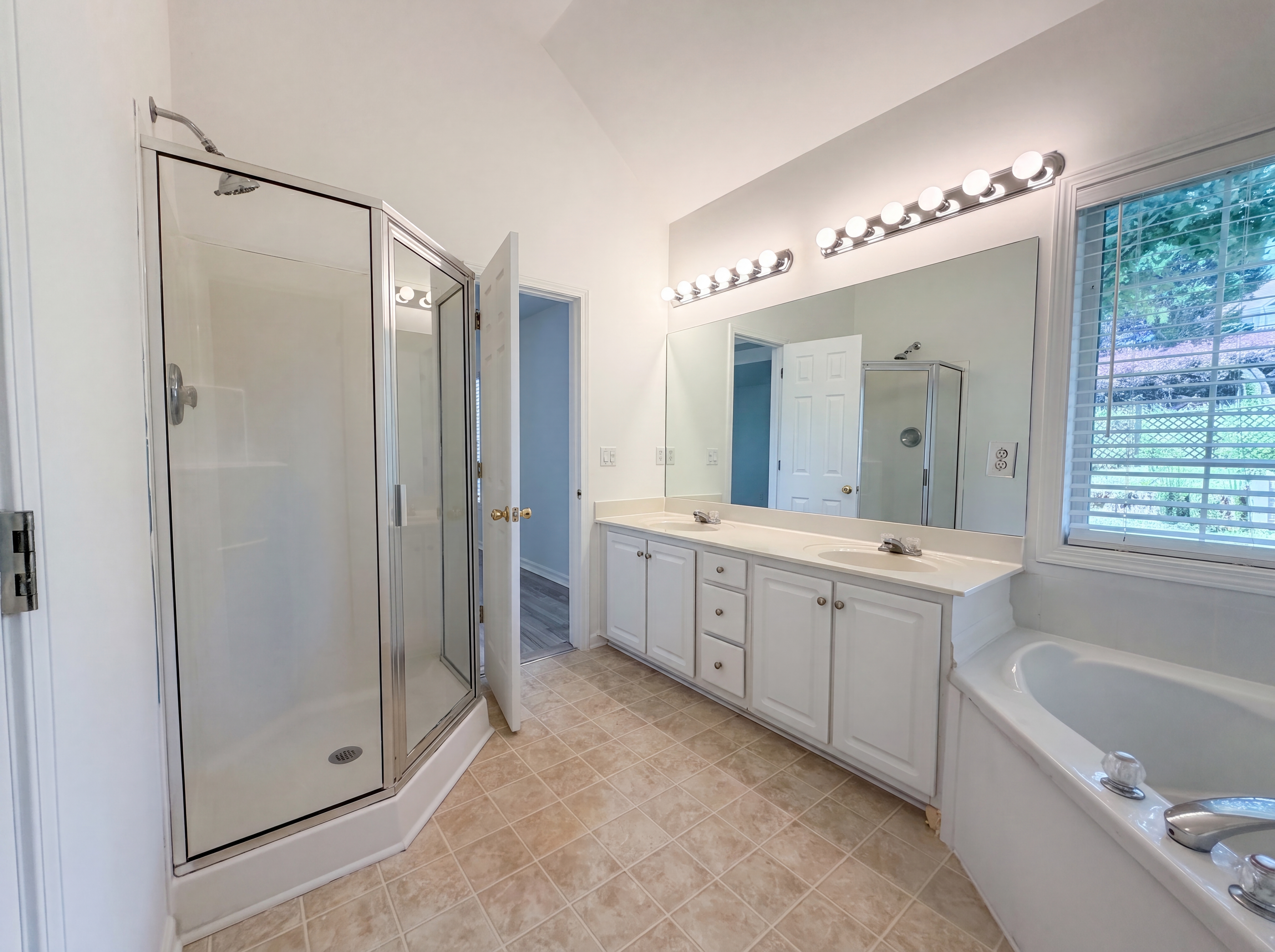 Photo 15 of 22 of 3912 McGuire Way NW, Kennesaw, GA