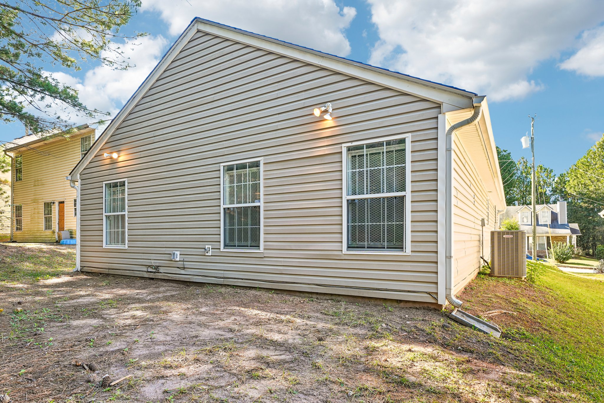 Photo 18 of 22 of 7121 Ravenwood Ln, Lithonia, GA
