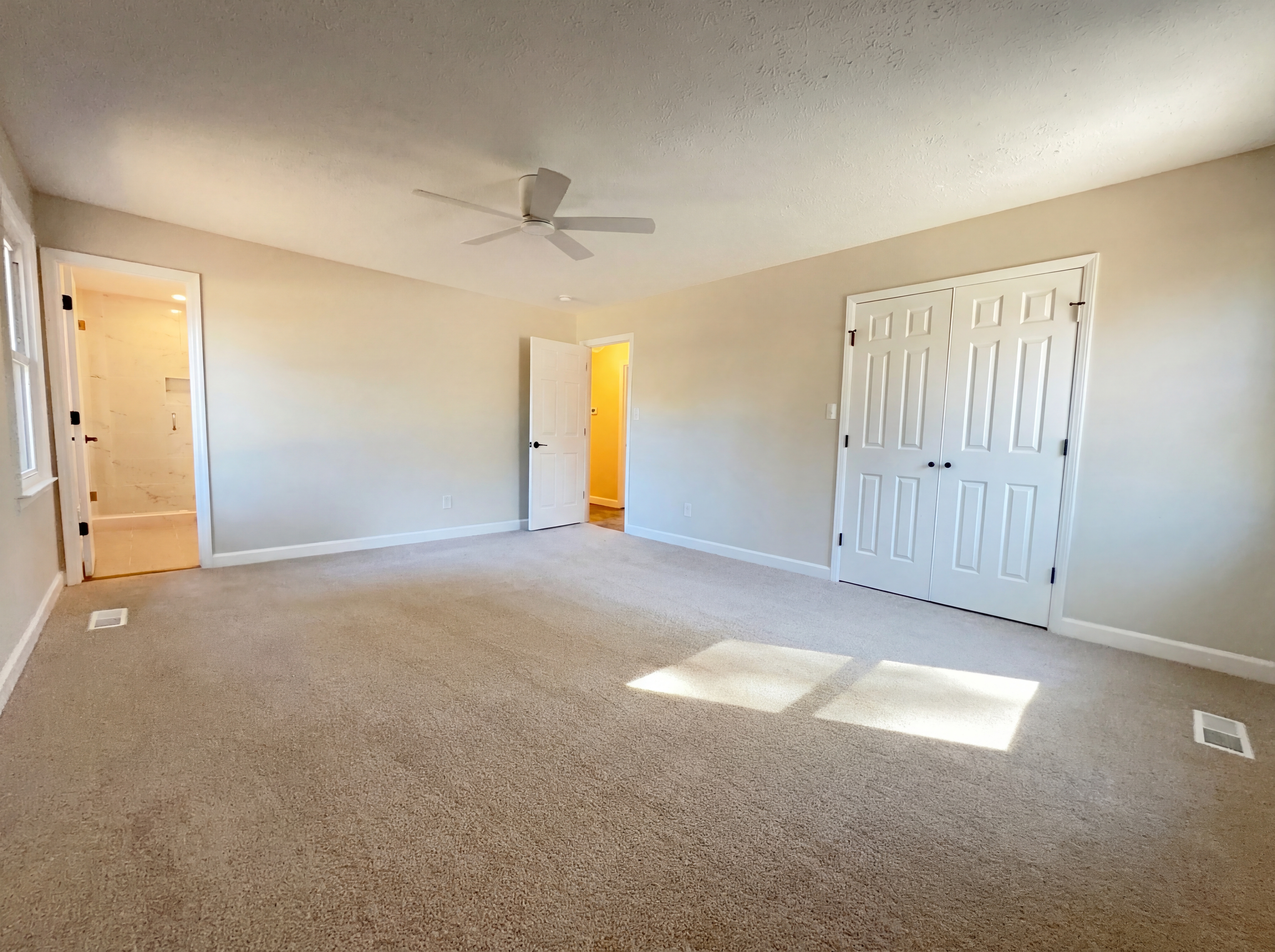 Photo 4 of 23 of 5048 Kerry Downs Rd, Hoover, AL