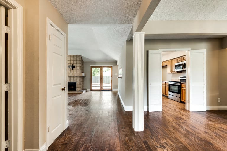 Photo 5 of 31 - 1636 Palisades Dr, Carrollton, TX 75007