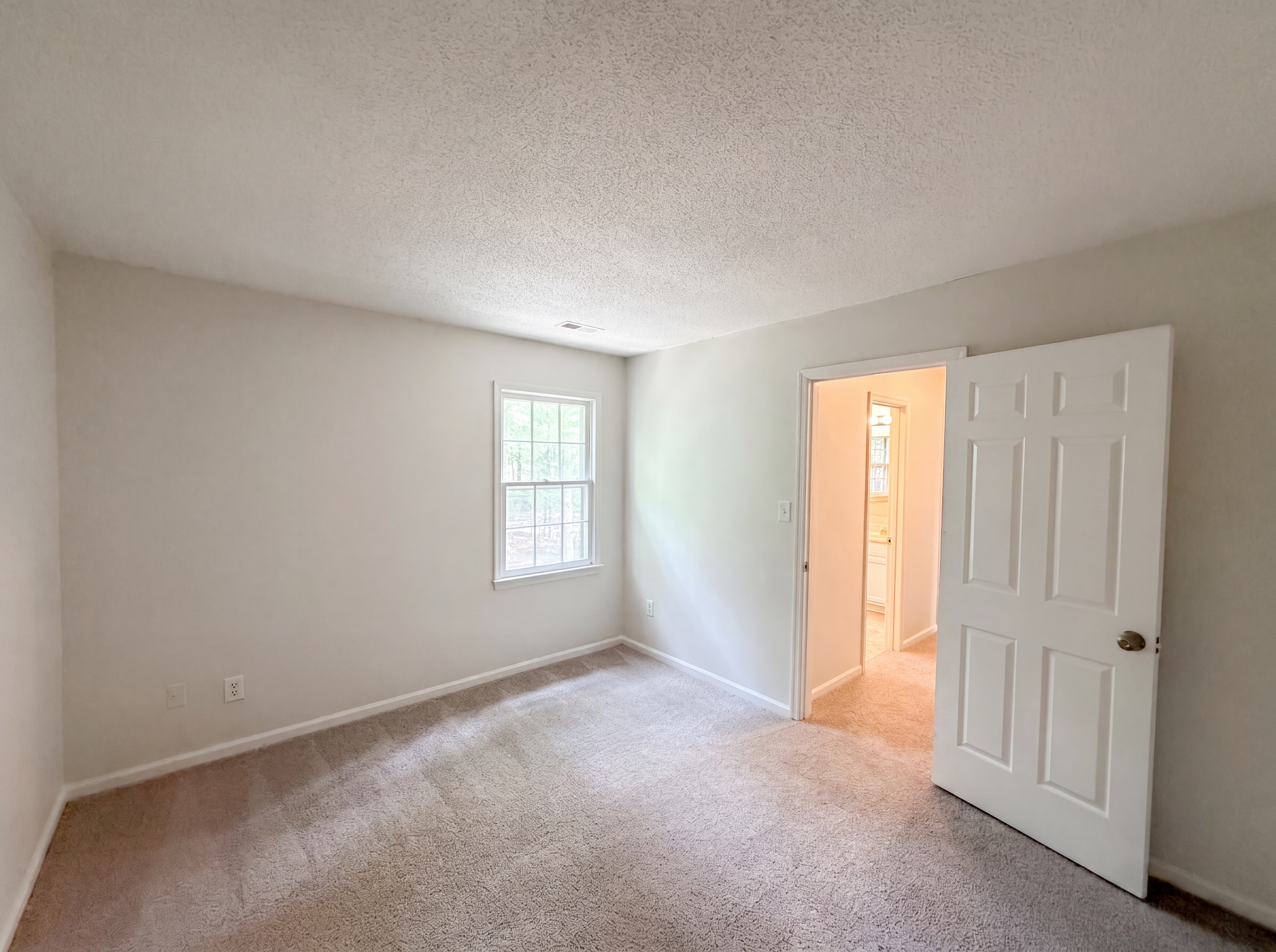 Photo 8 of 16 of 5209 Heelands Ct, Raleigh, NC
