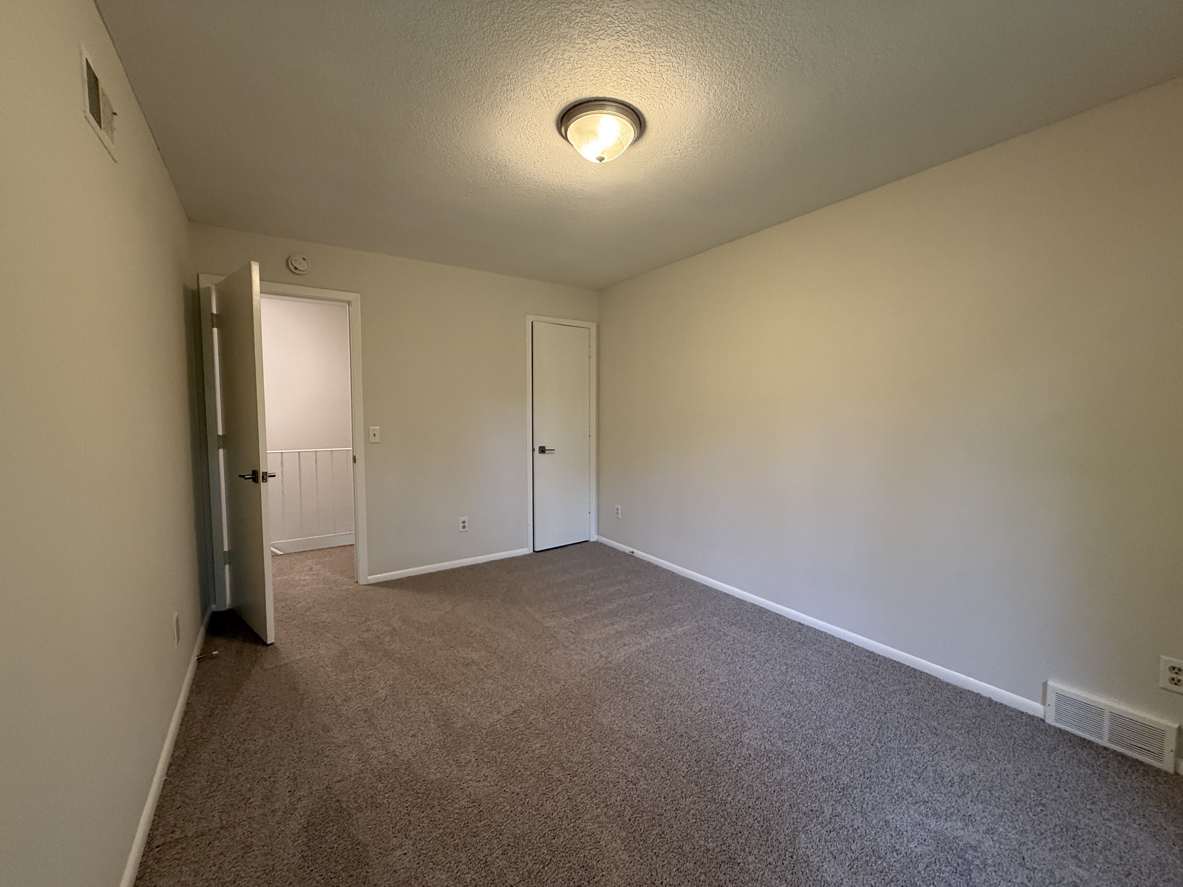 Photo 11 of 22 of 15391 Trillium Cir, Eden Prairie, MN
